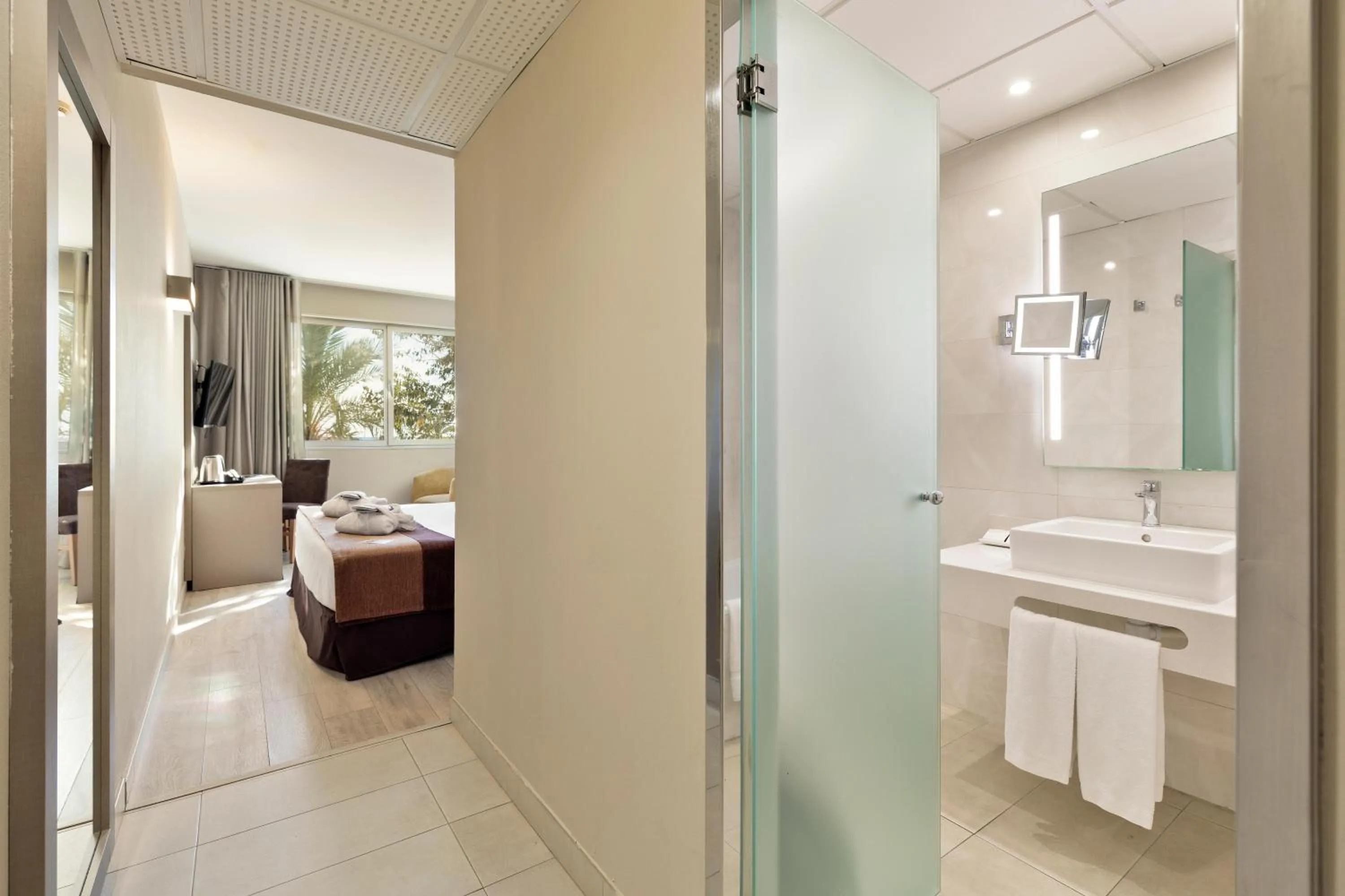 Bathroom in Hotel Best Front Maritim