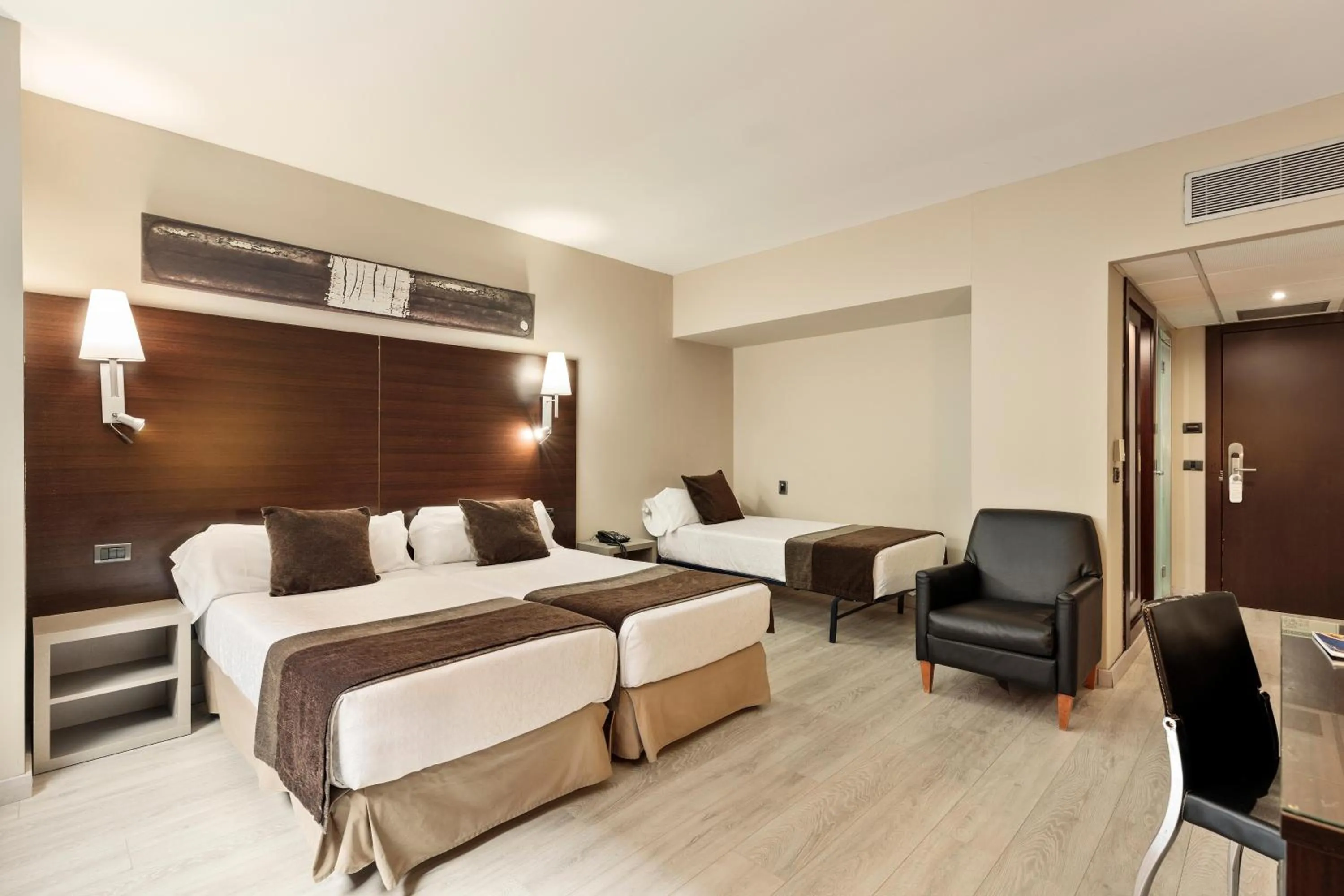 Photo of the whole room, Bed in Hotel Best Front Maritim