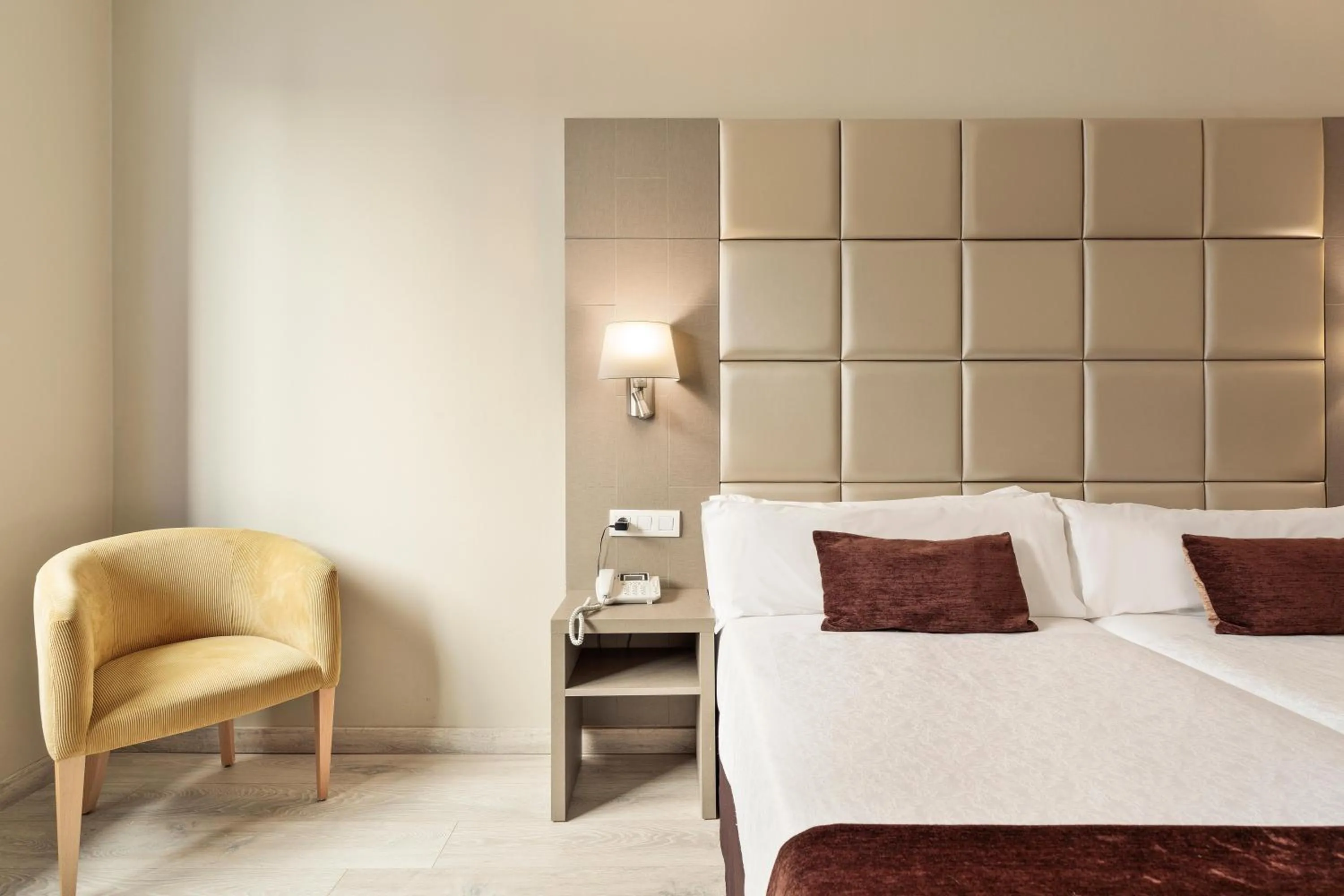 Photo of the whole room, Bed in Hotel Best Front Maritim