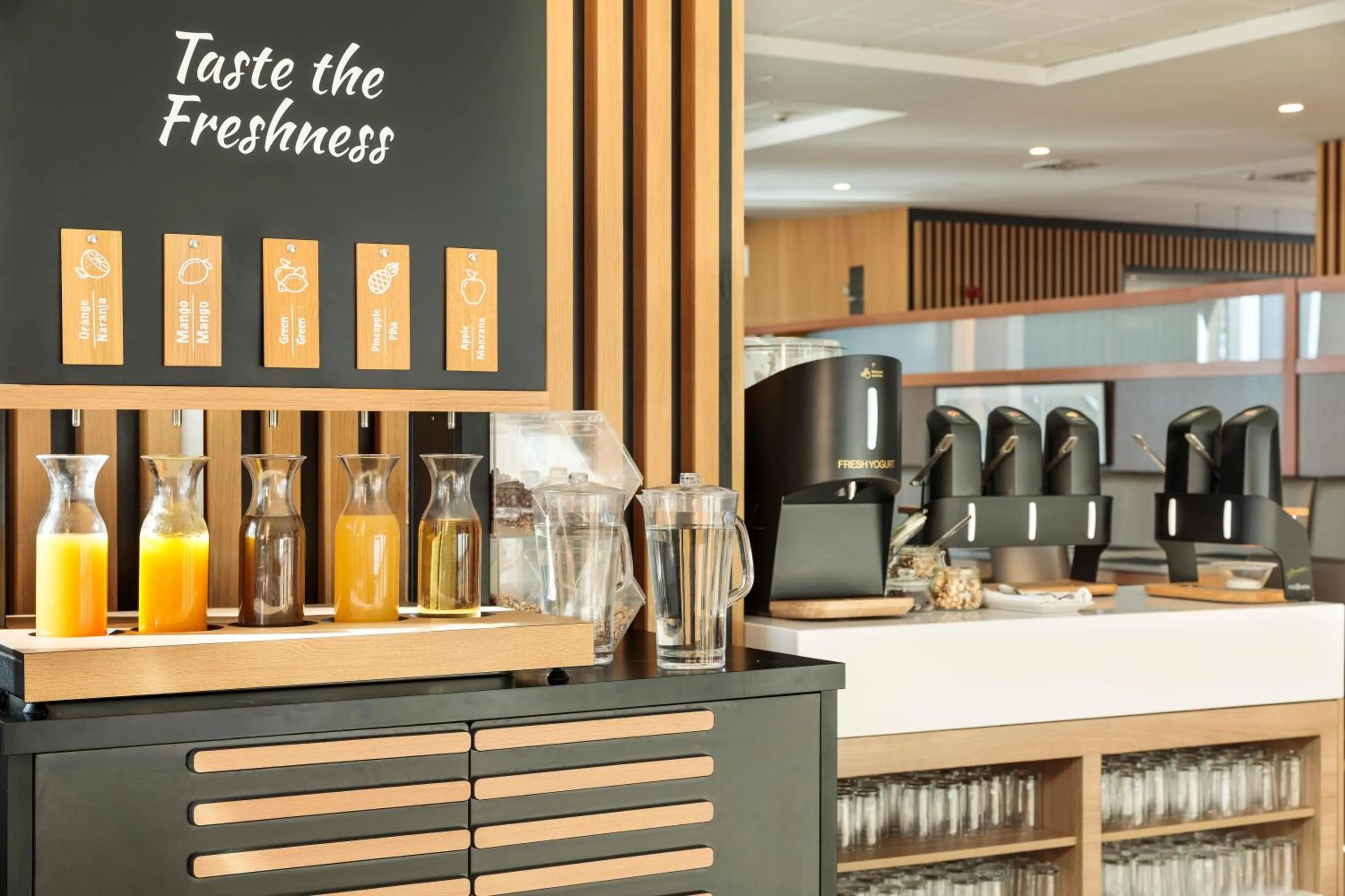 Restaurant/places to eat in Hotel Best Front Maritim