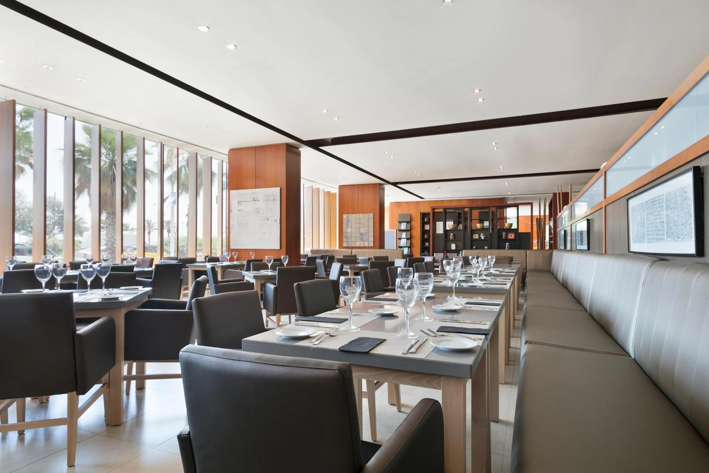 Restaurant/places to eat in Hotel Best Front Maritim