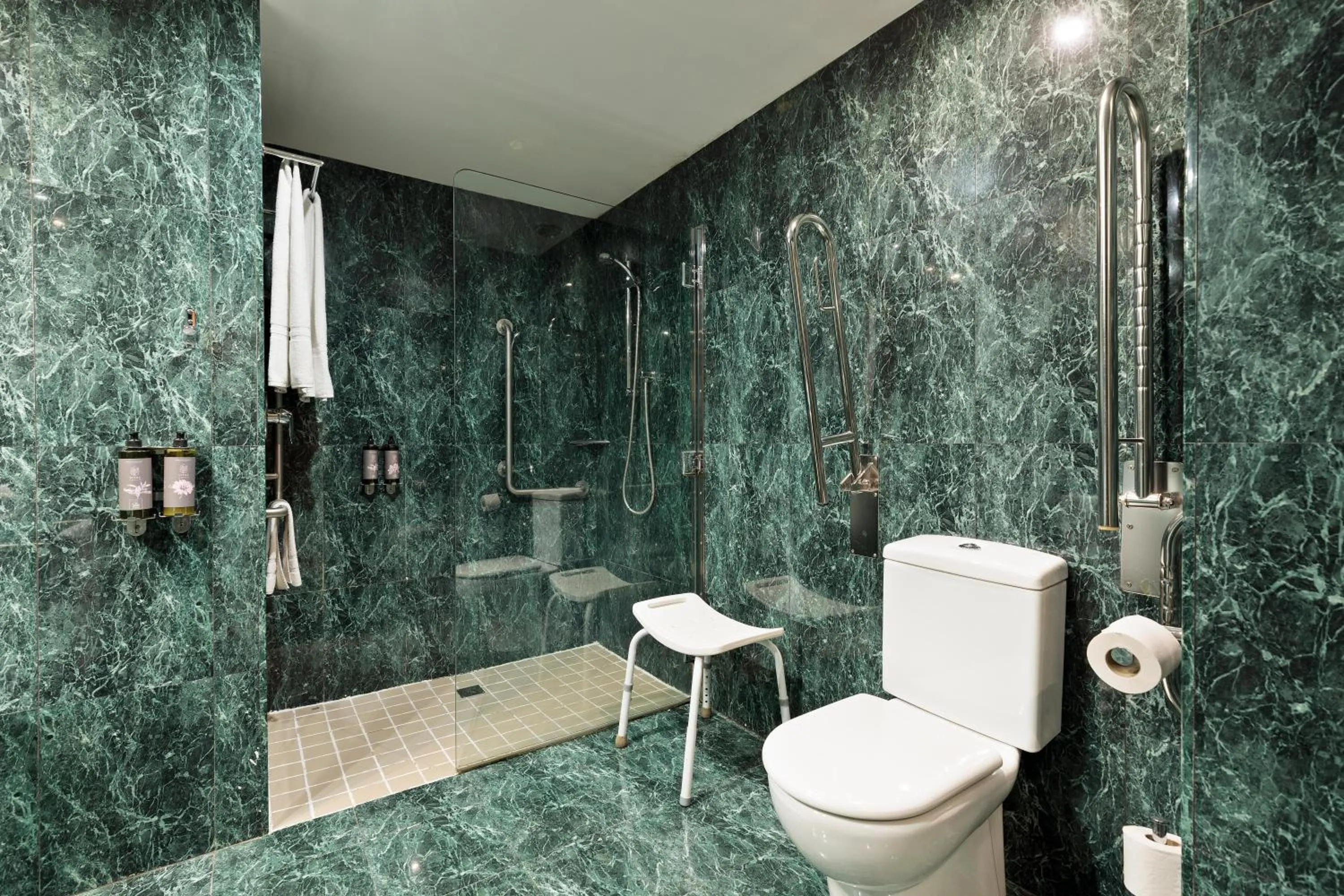 Bathroom in Hotel Best Front Maritim