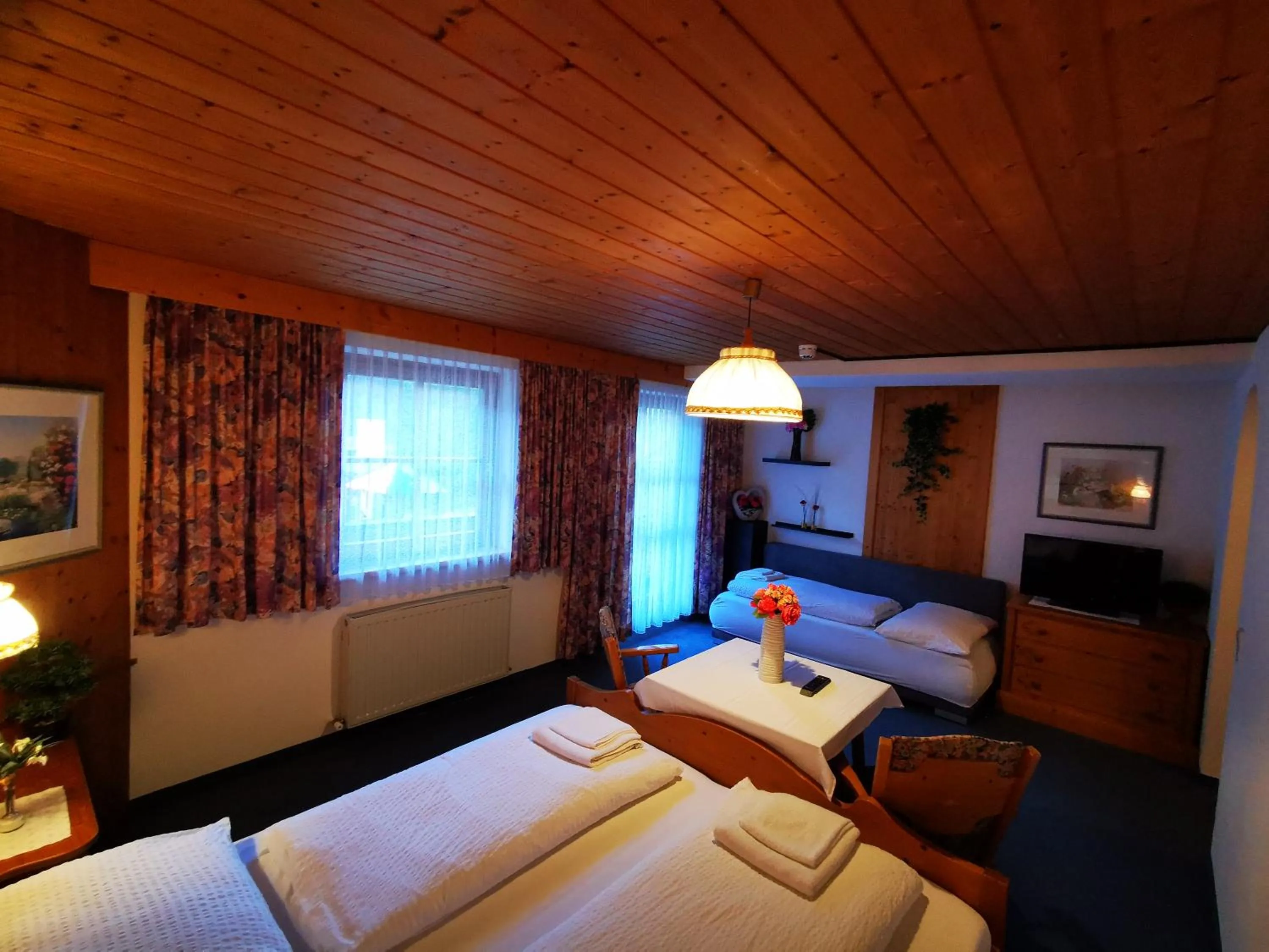 Photo of the whole room, Bed in Gasthof Geronimo