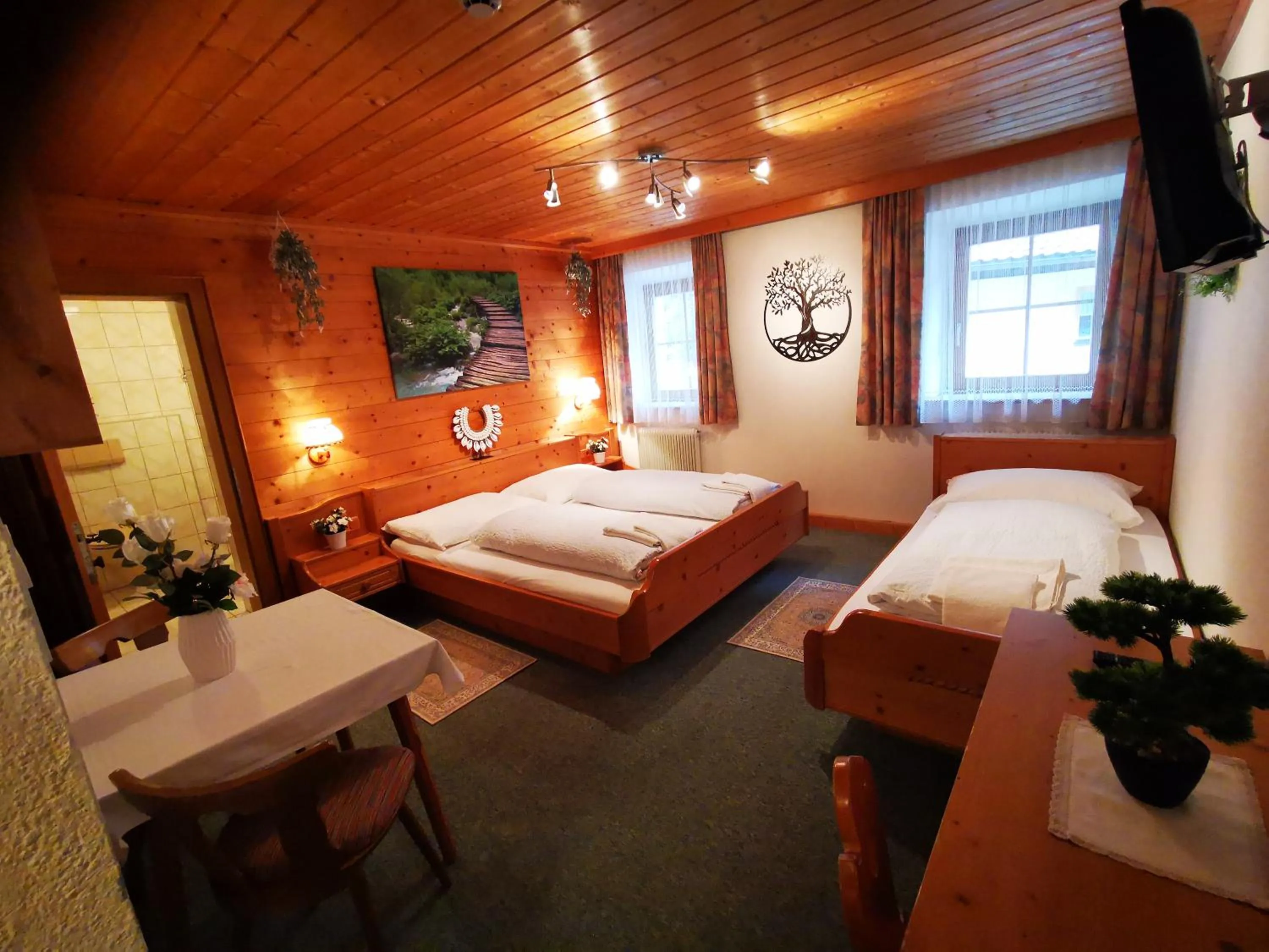 Photo of the whole room, Bed in Gasthof Geronimo