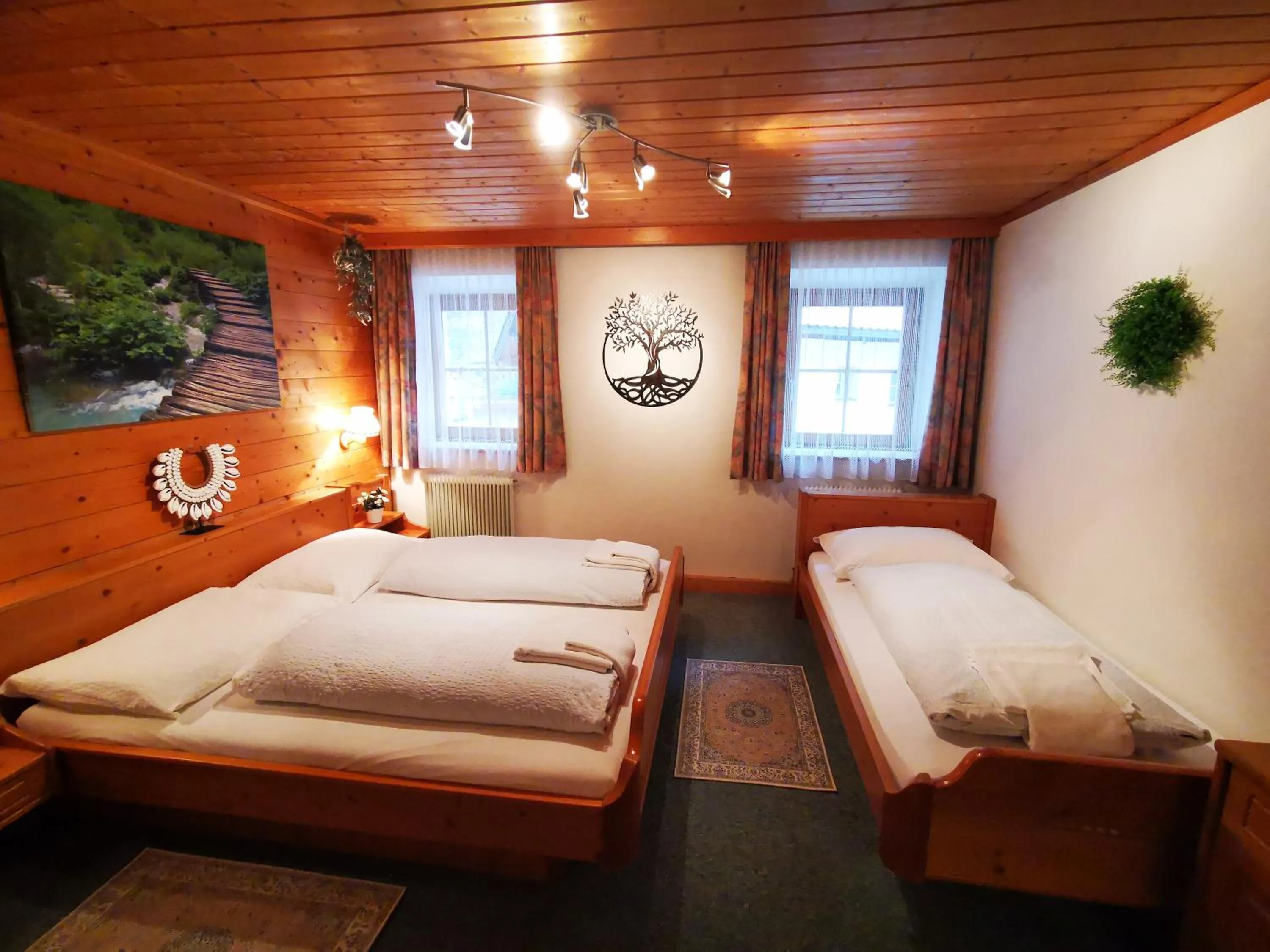 Photo of the whole room, Bed in Gasthof Geronimo