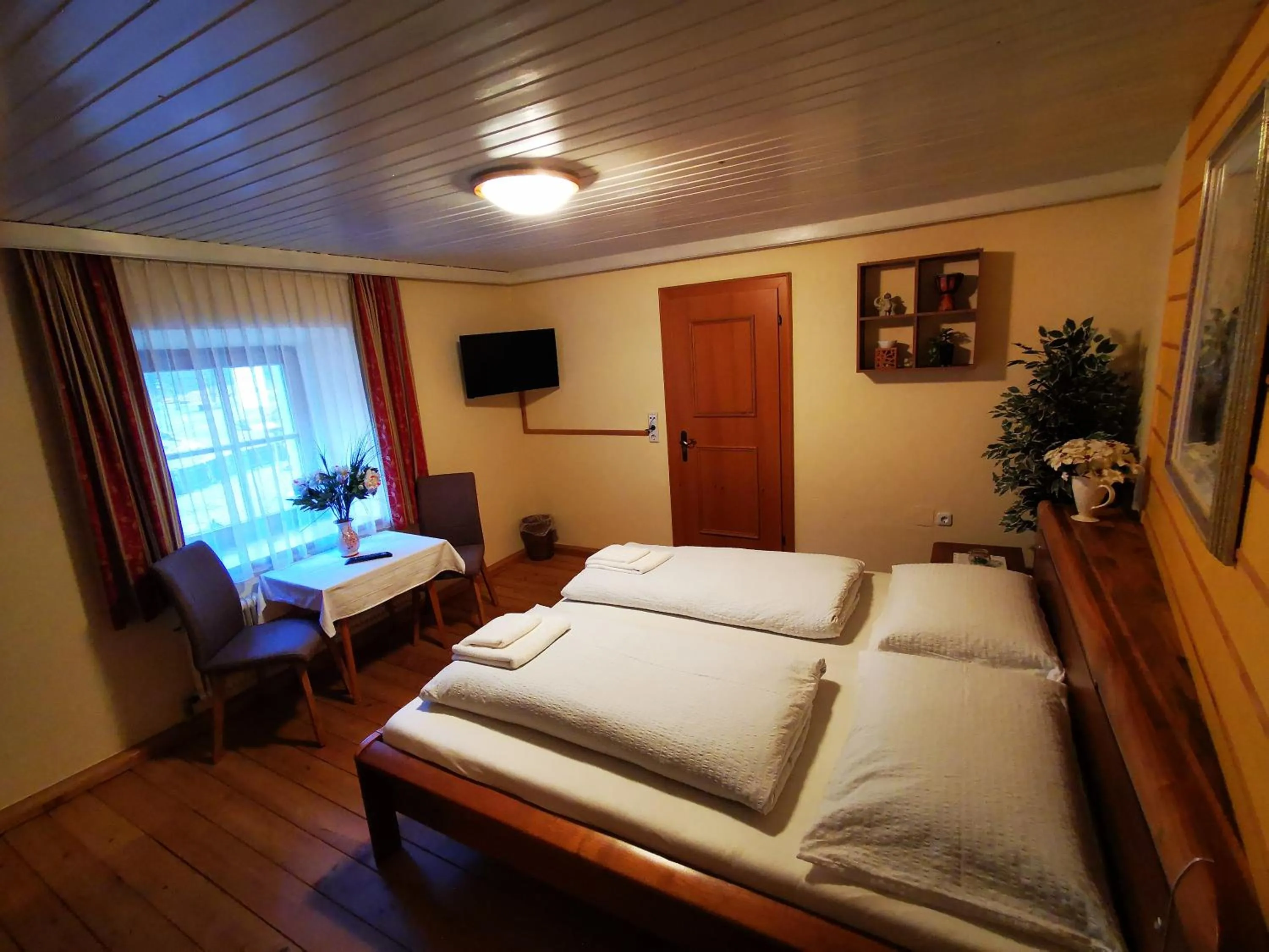 Photo of the whole room, Bed in Gasthof Geronimo