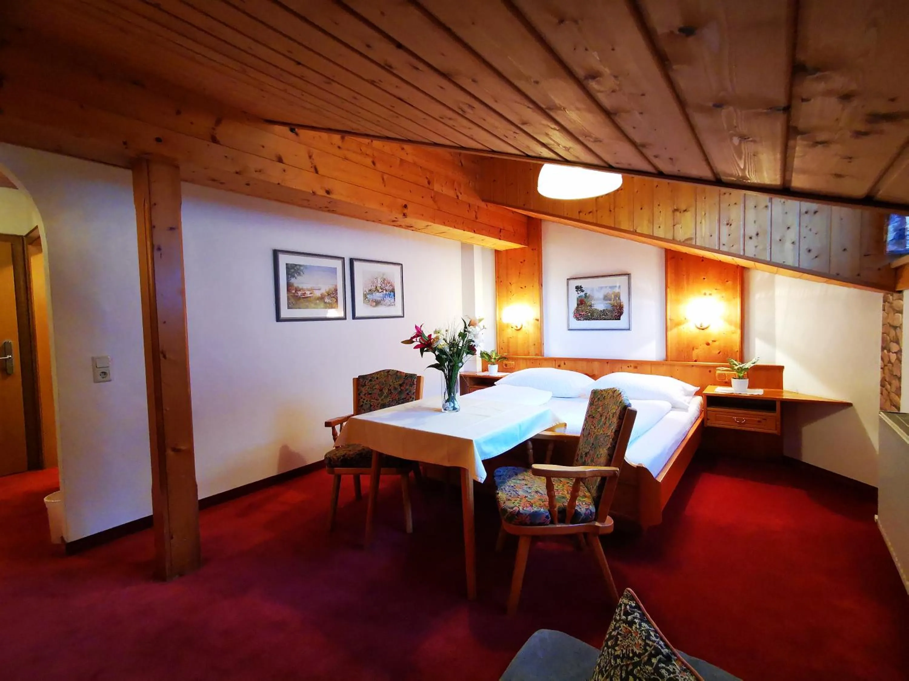 Photo of the whole room in Gasthof Geronimo