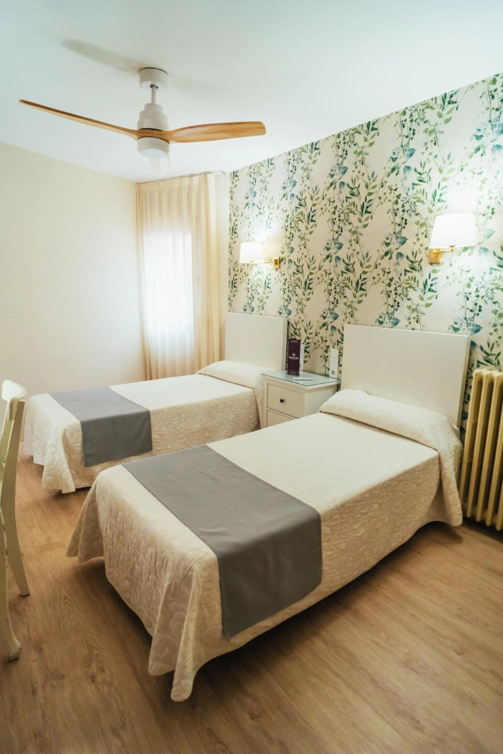 Bedroom, Bed in Hostal Cortés