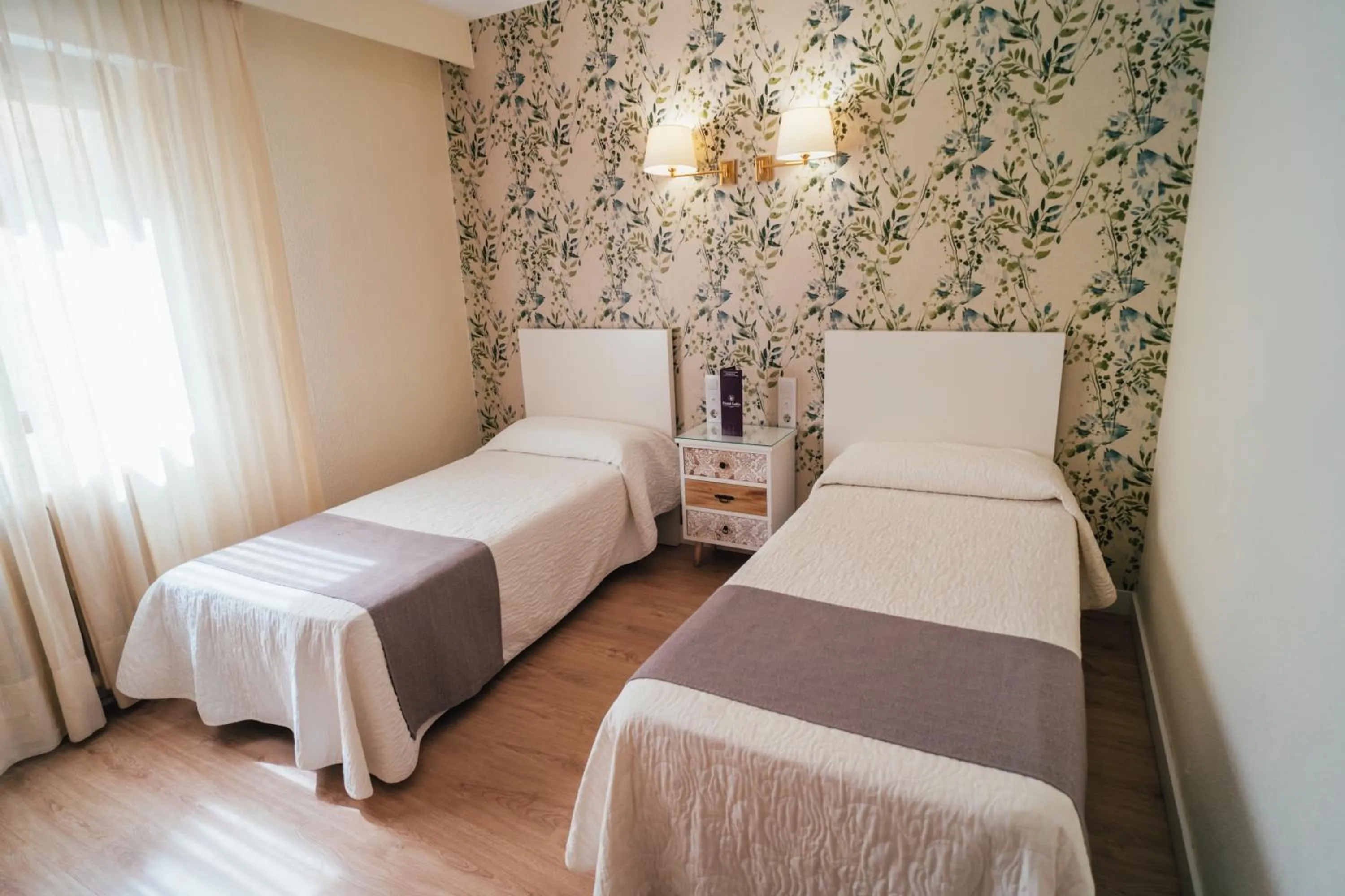 Bedroom, Bed in Hostal Cortés