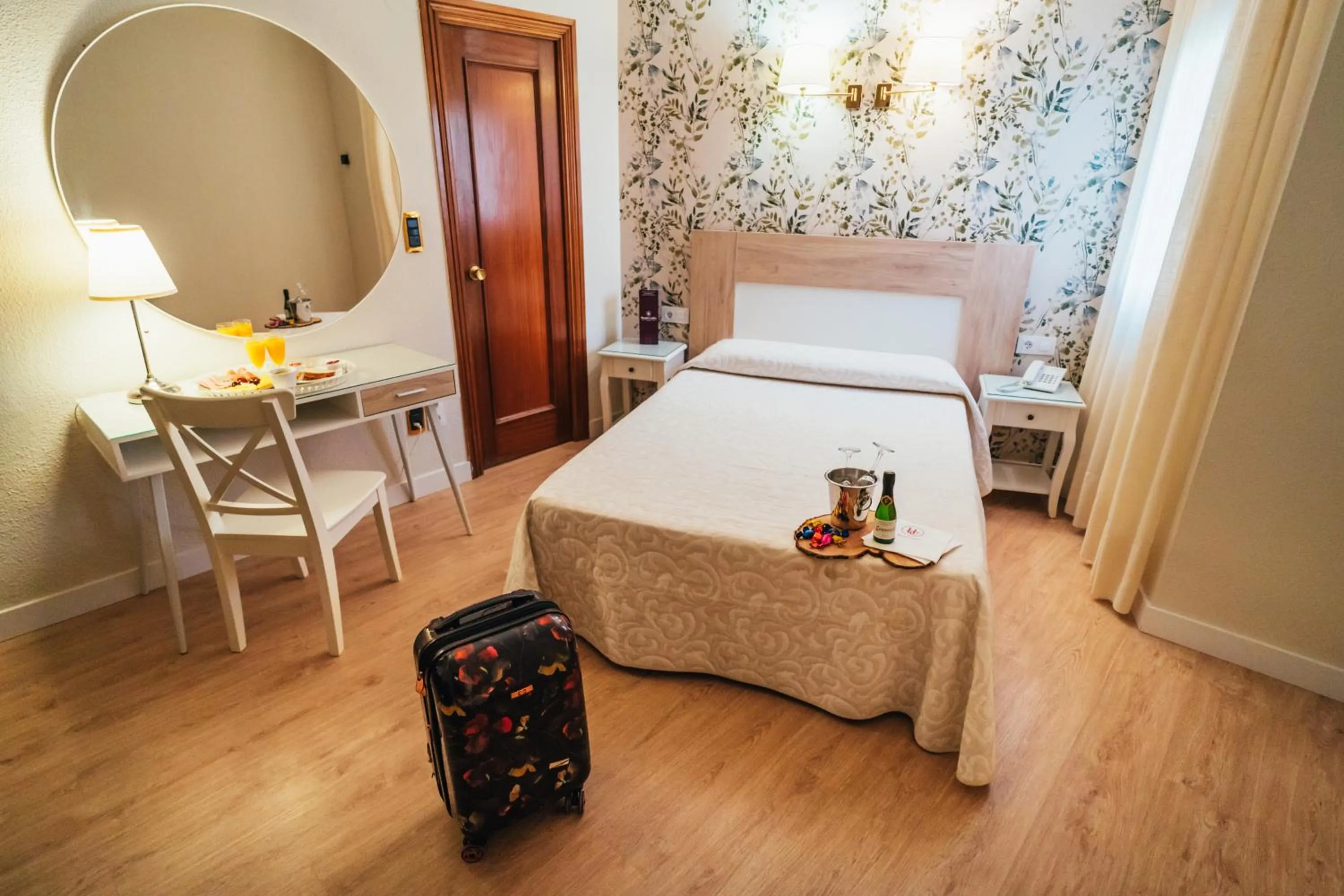 Bedroom, Bed in Hostal Cortés