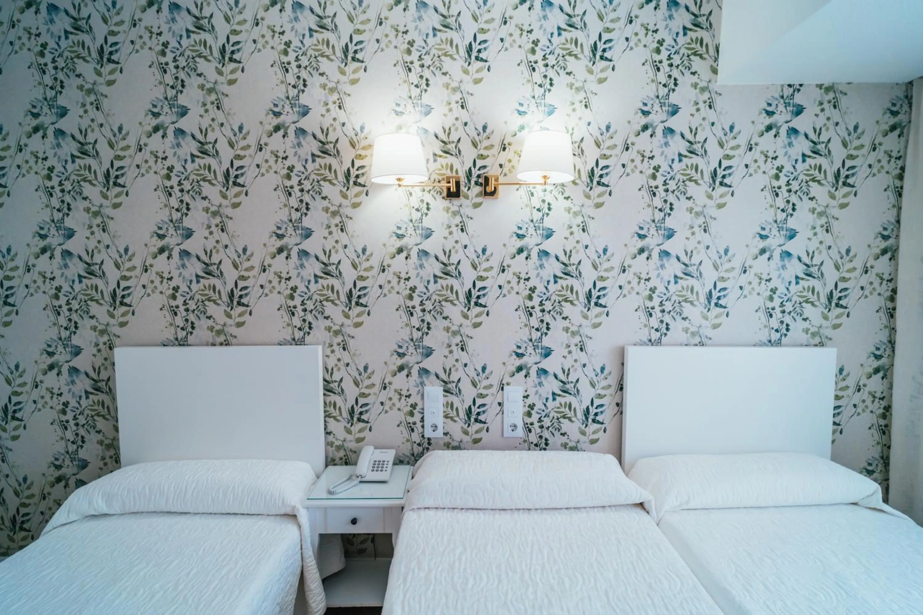 Bedroom, Bed in Hostal Cortés