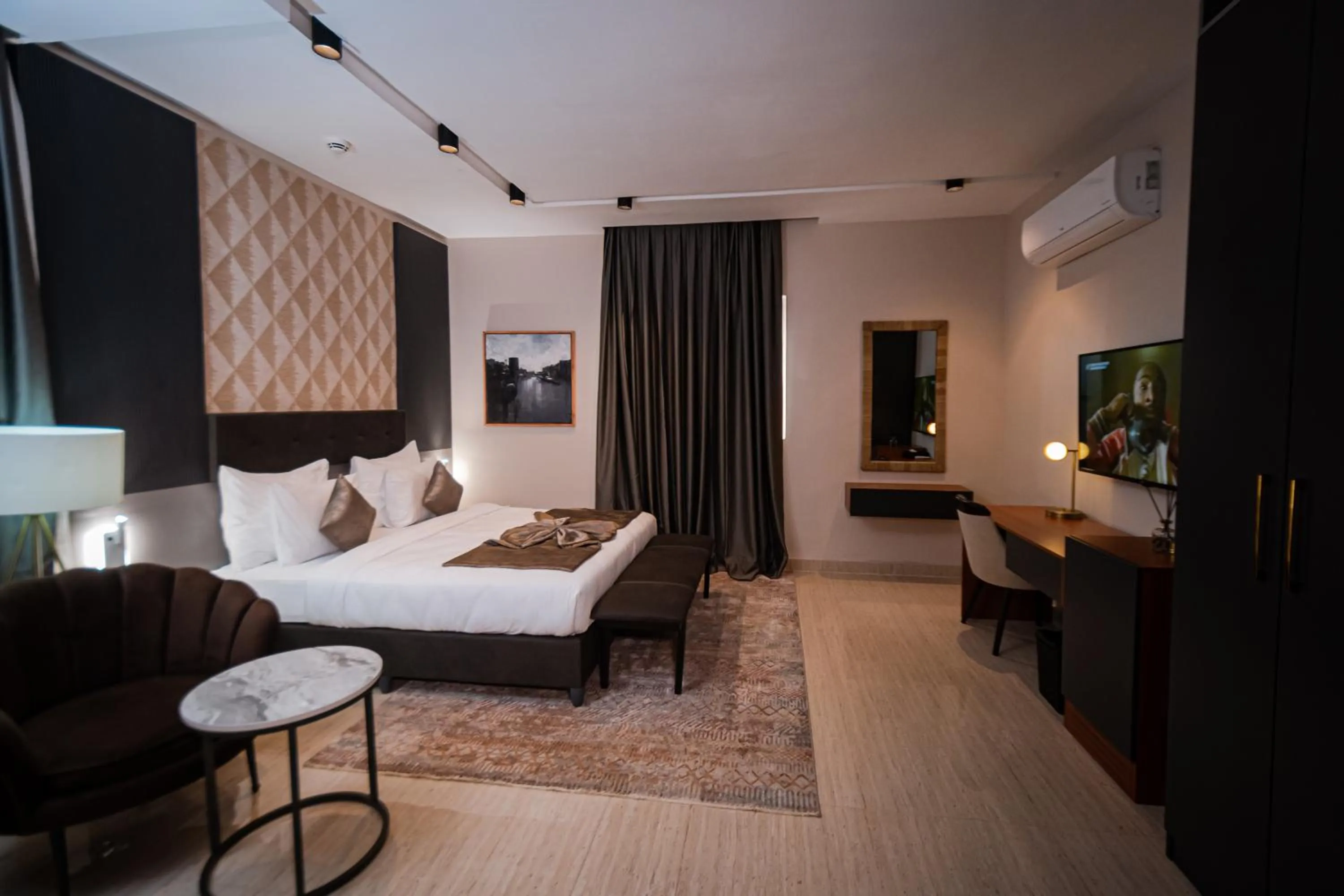 Living room, Bed in Wali's Suites