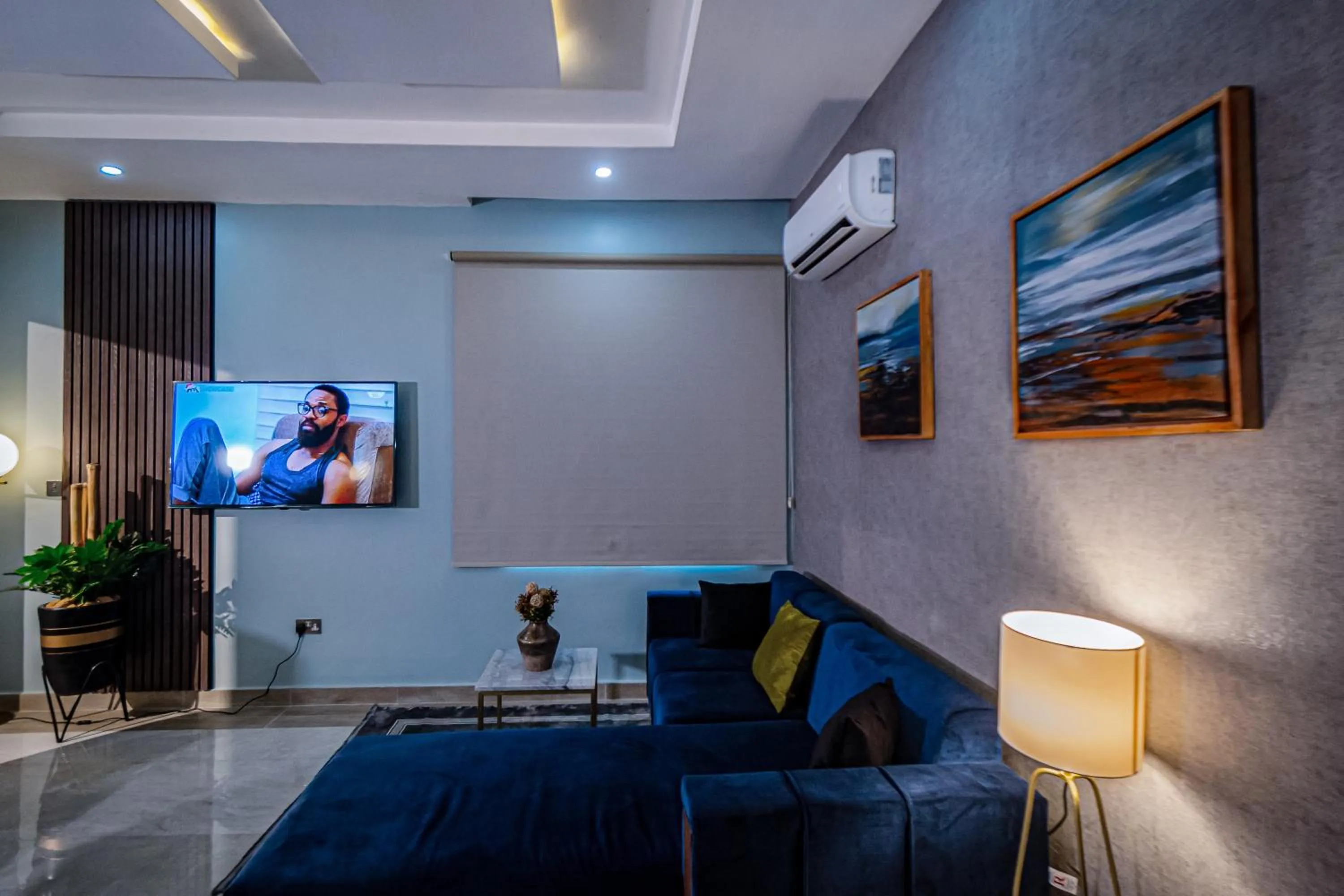 Communal lounge/ TV room in Wali's Suites