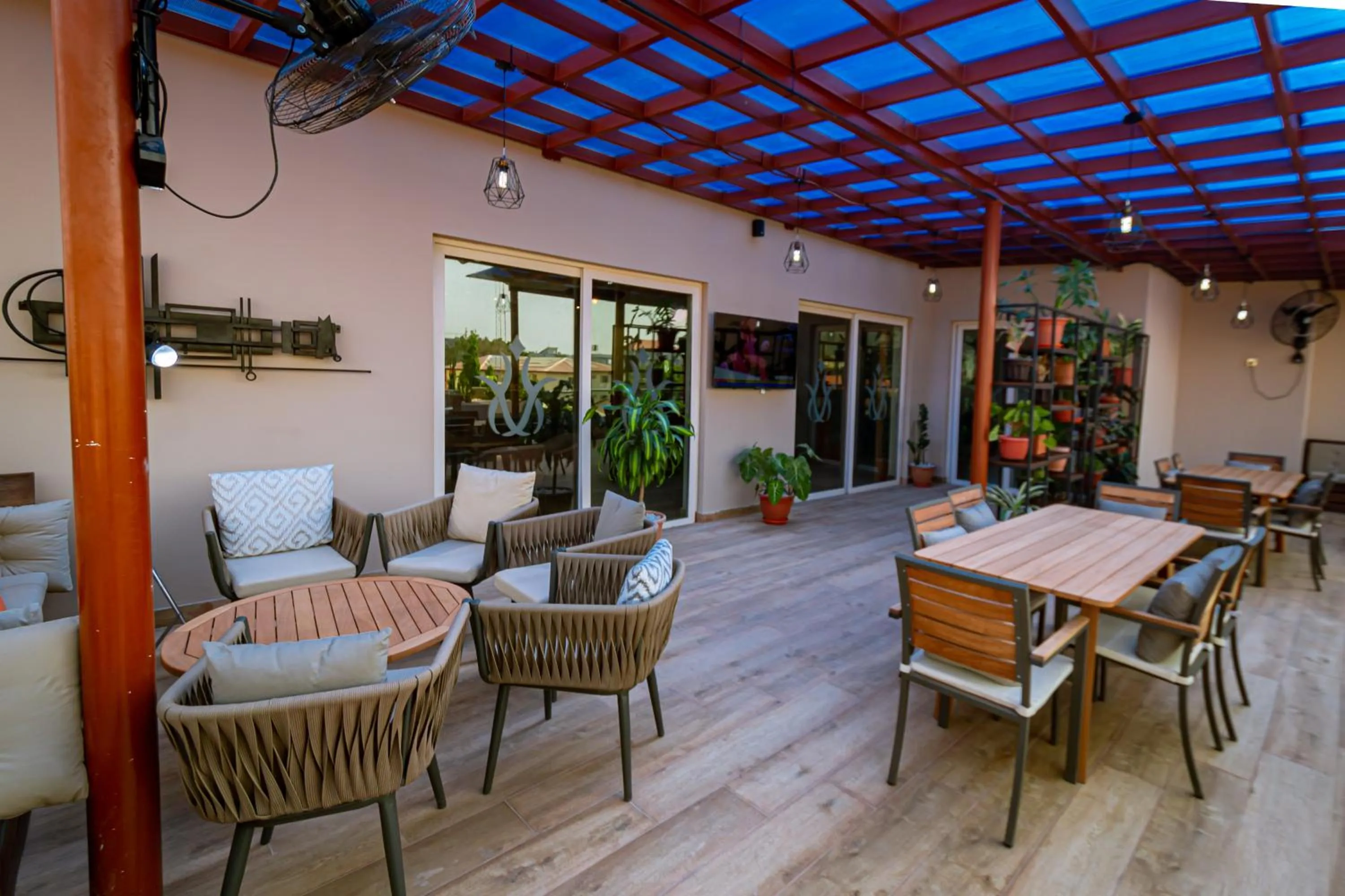 Restaurant/places to eat in Wali's Suites