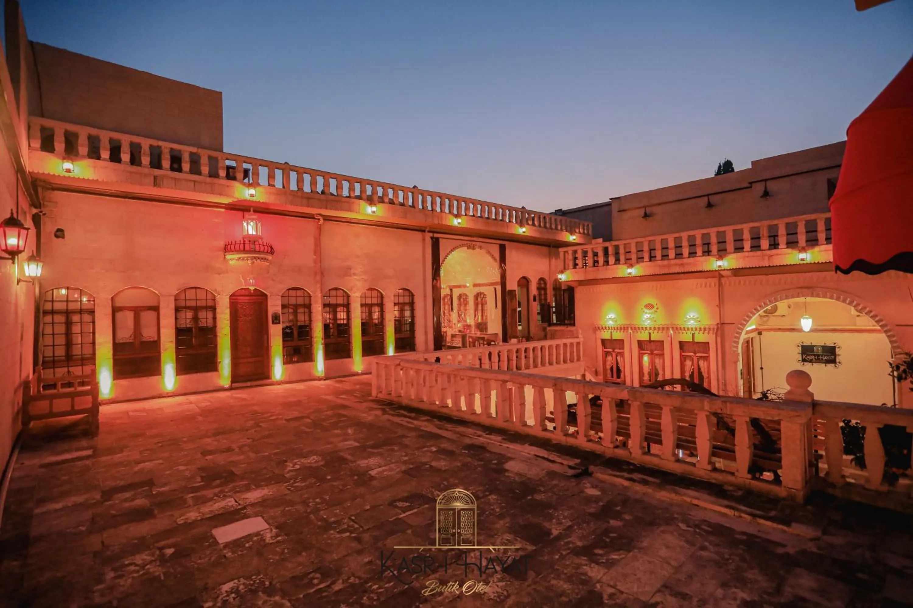 Property building in Kasr-ı Hayat