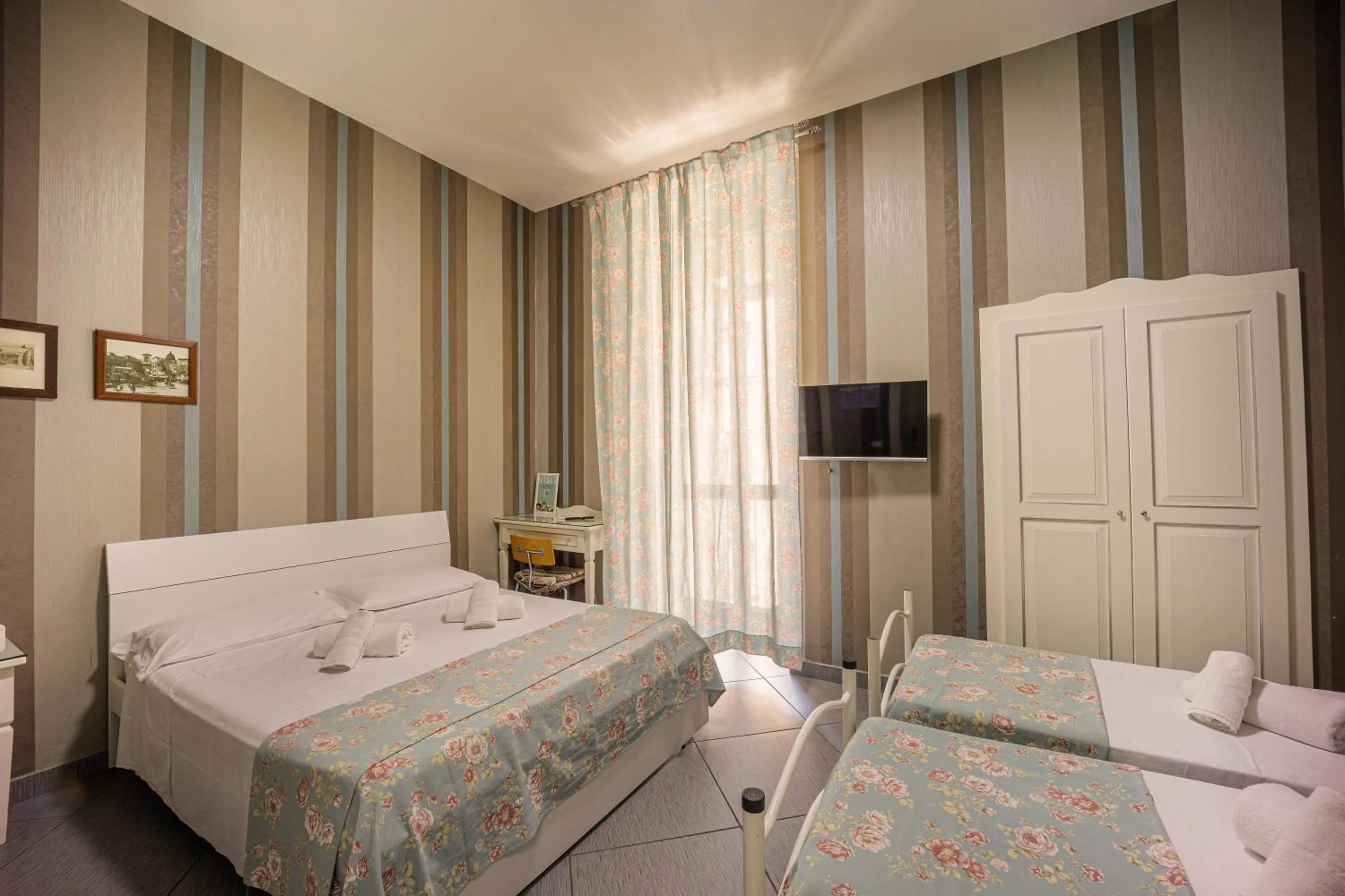 Photo of the whole room in New Sayonara