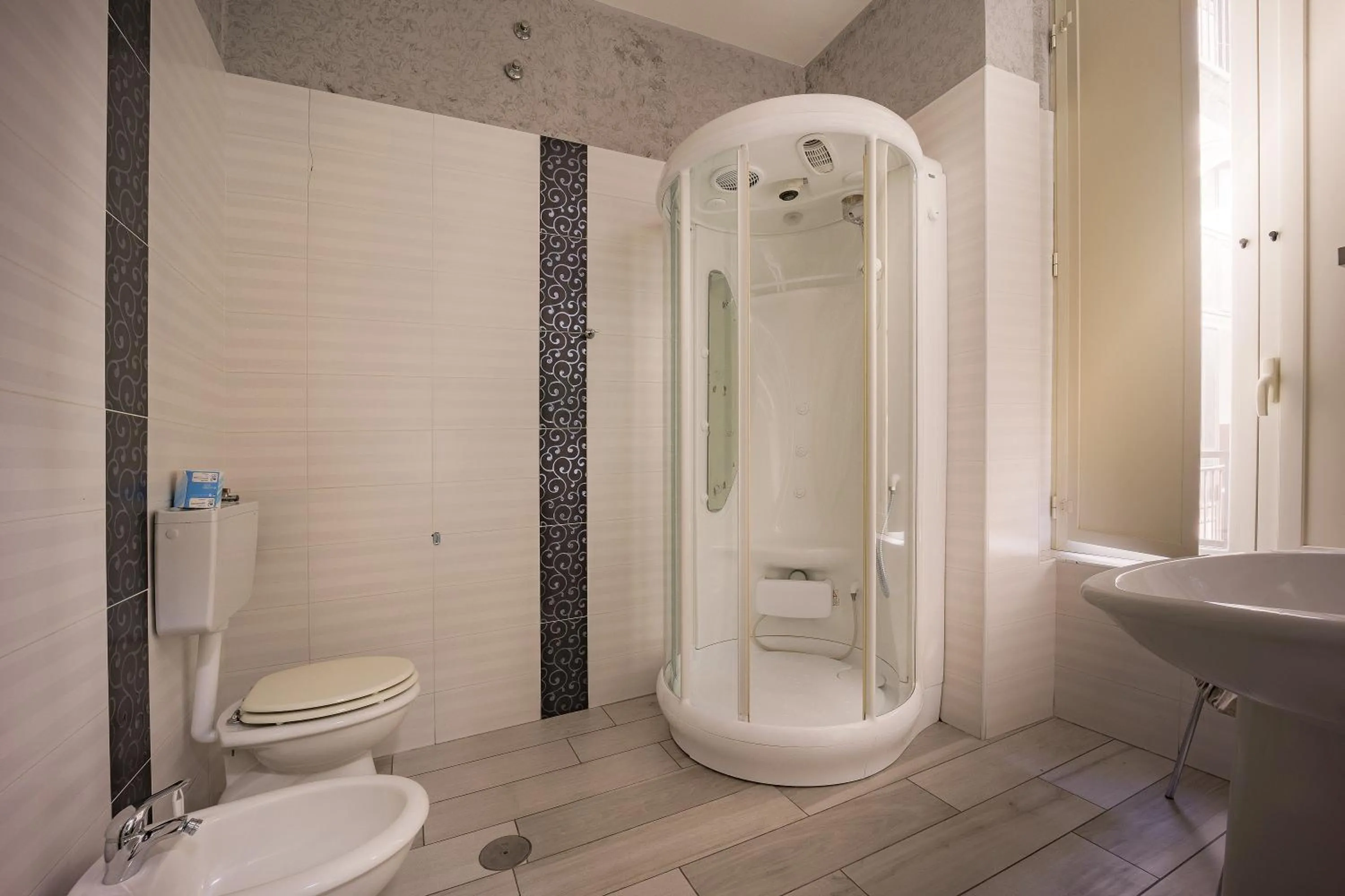 Bathroom in New Sayonara