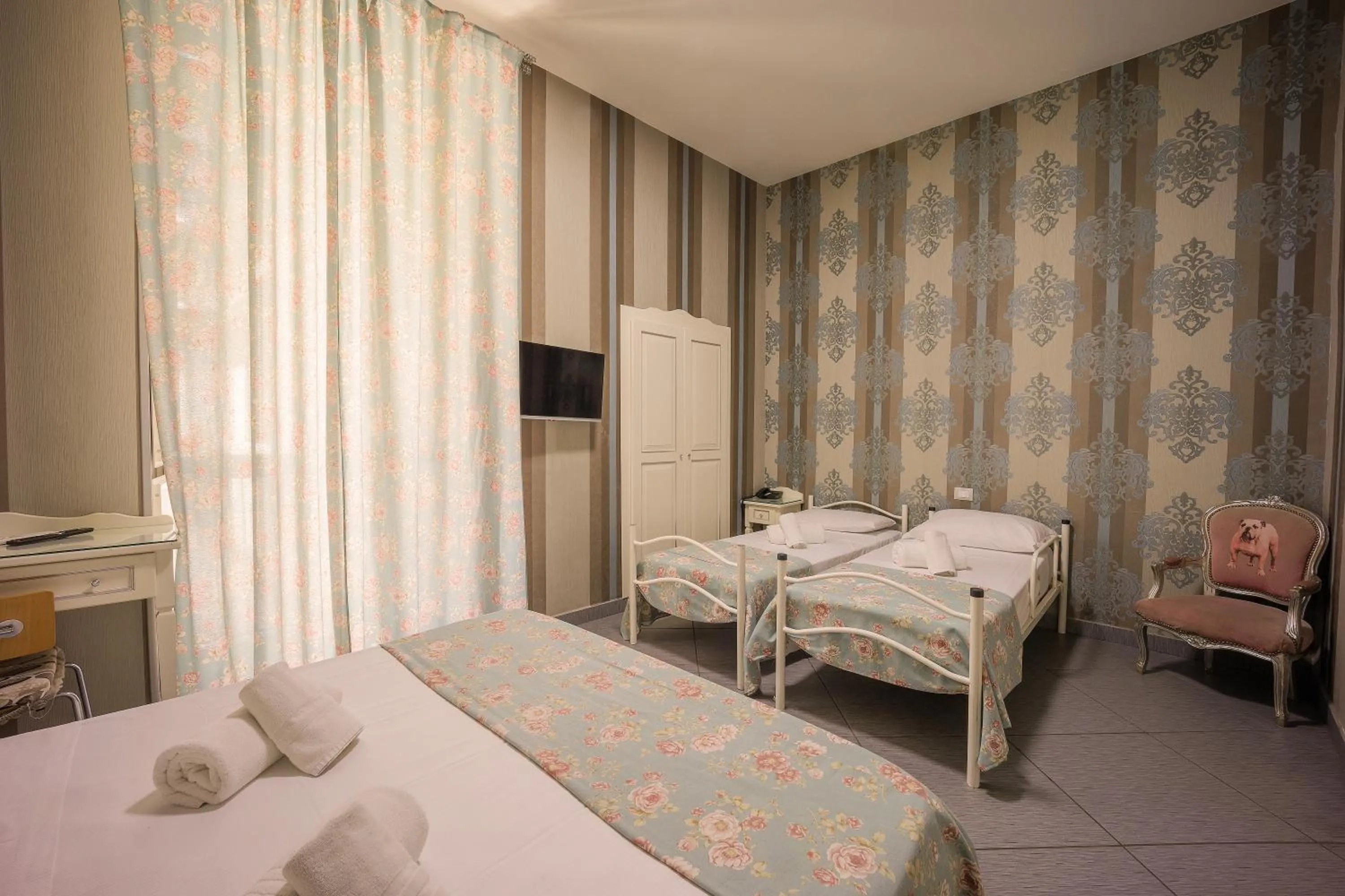 Photo of the whole room in New Sayonara