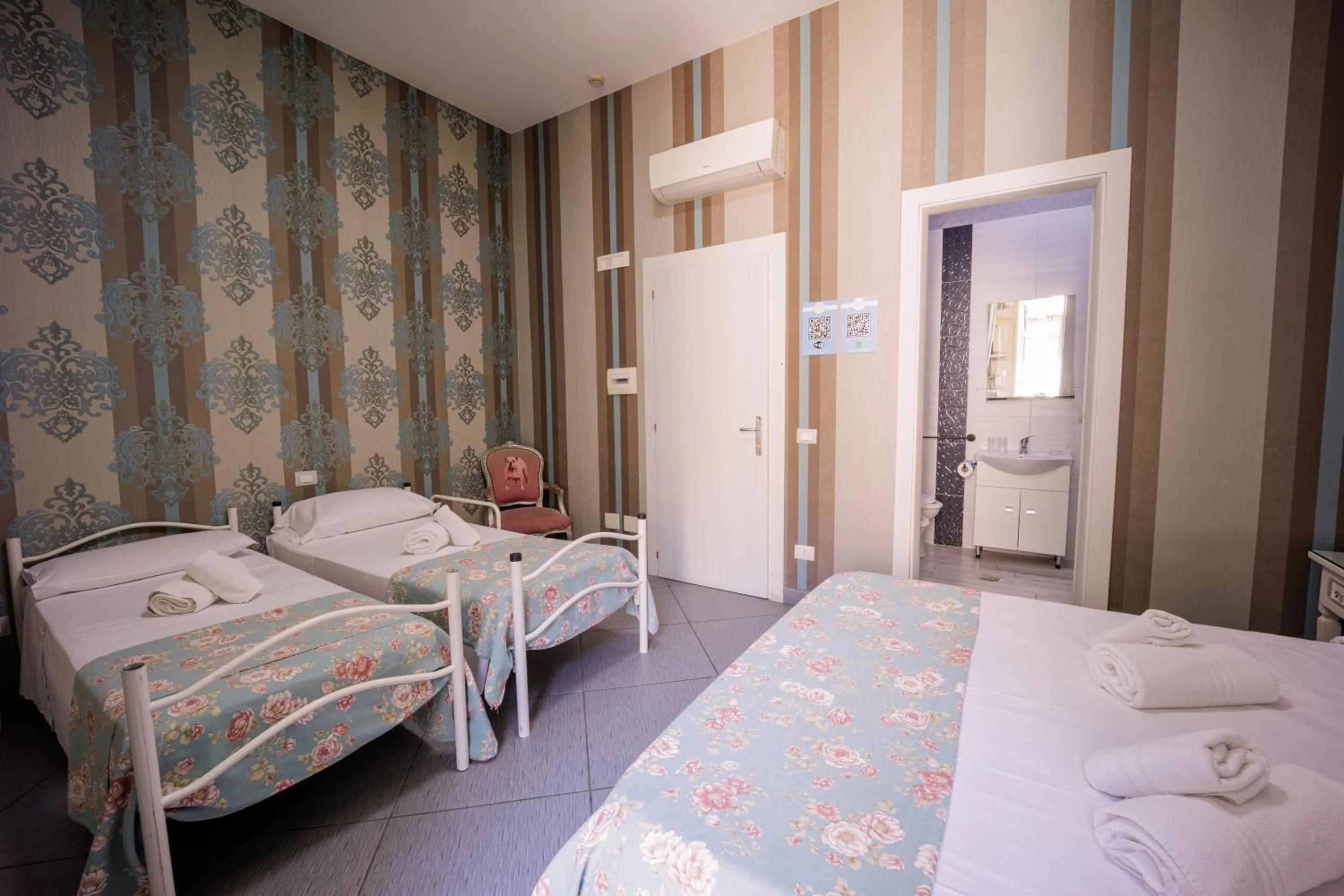 Photo of the whole room in New Sayonara