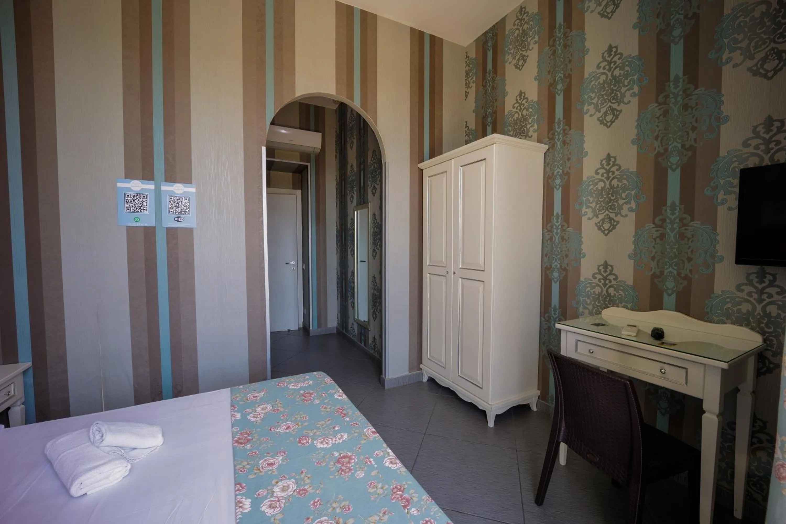 Photo of the whole room in New Sayonara