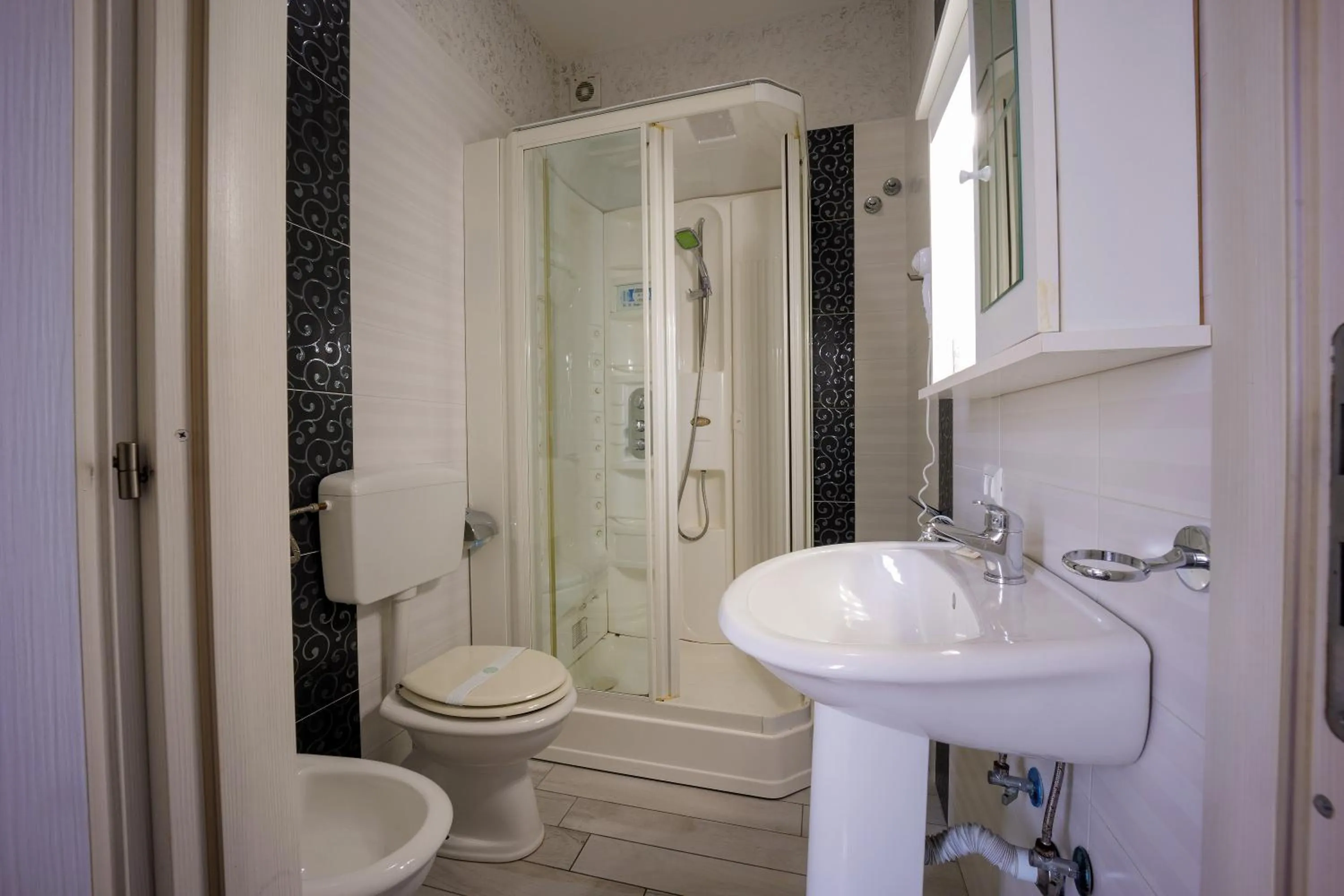 Bathroom in New Sayonara