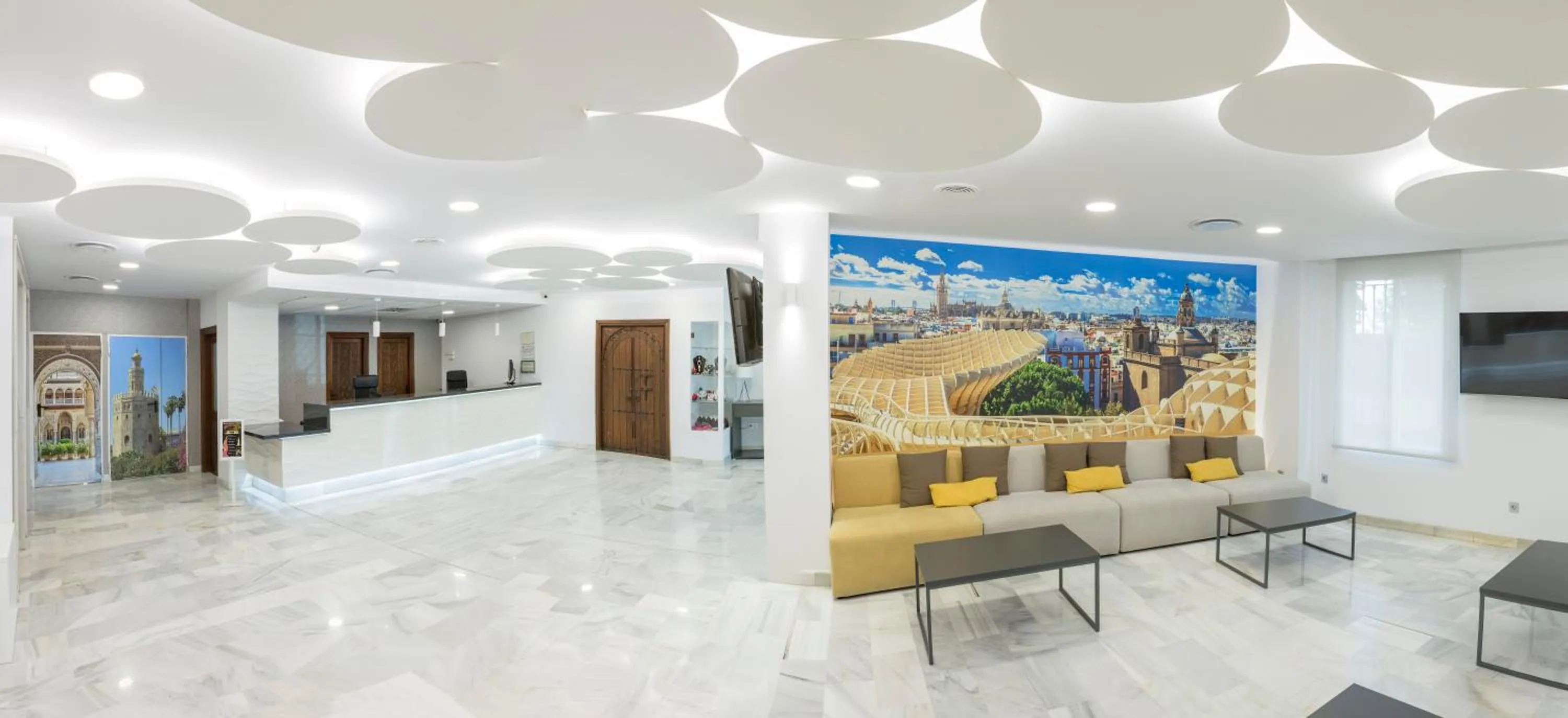 Lobby or reception in Bellavista Sevilla