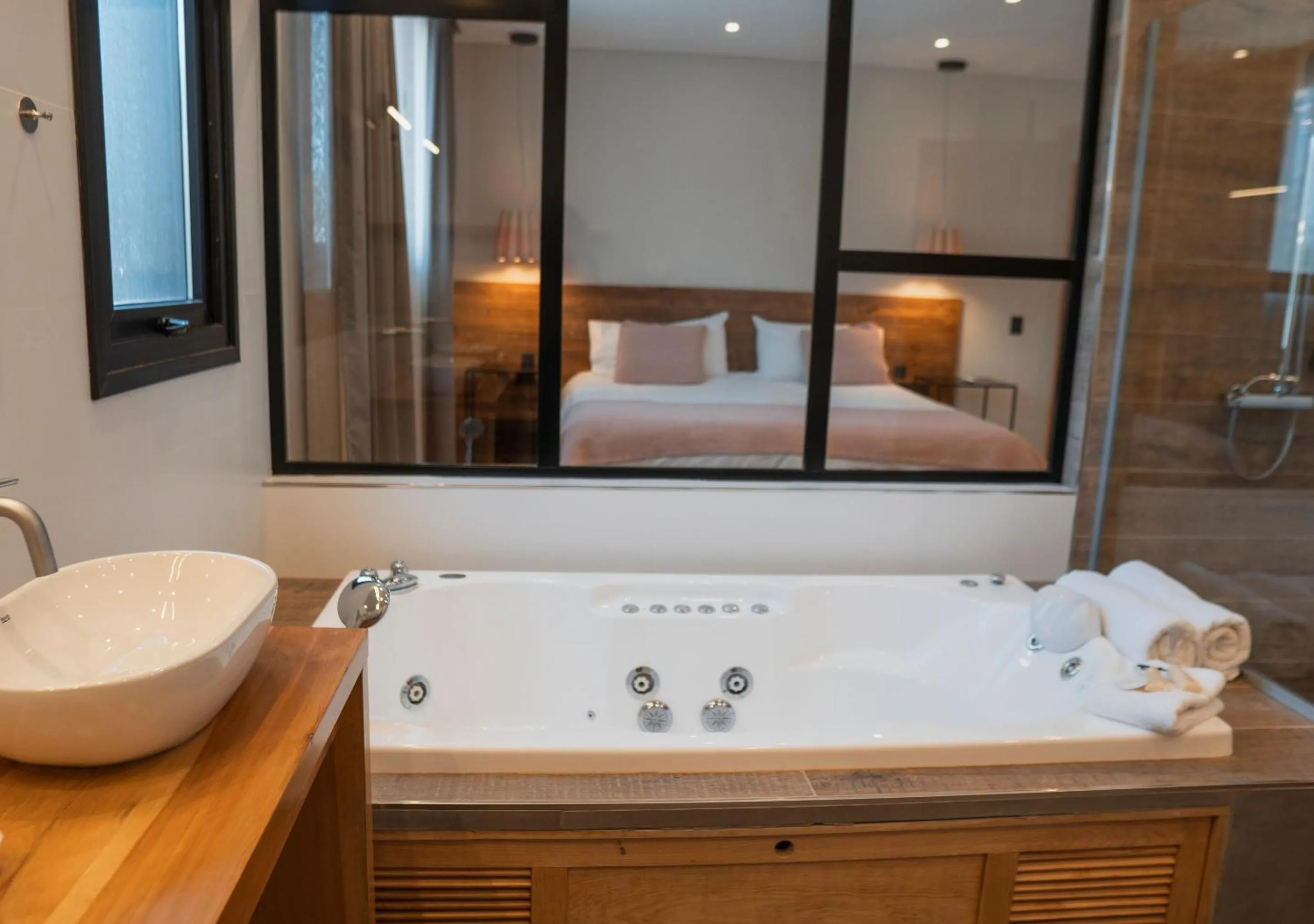 Hot Tub, Bed in Gluck Patagonia Aparts