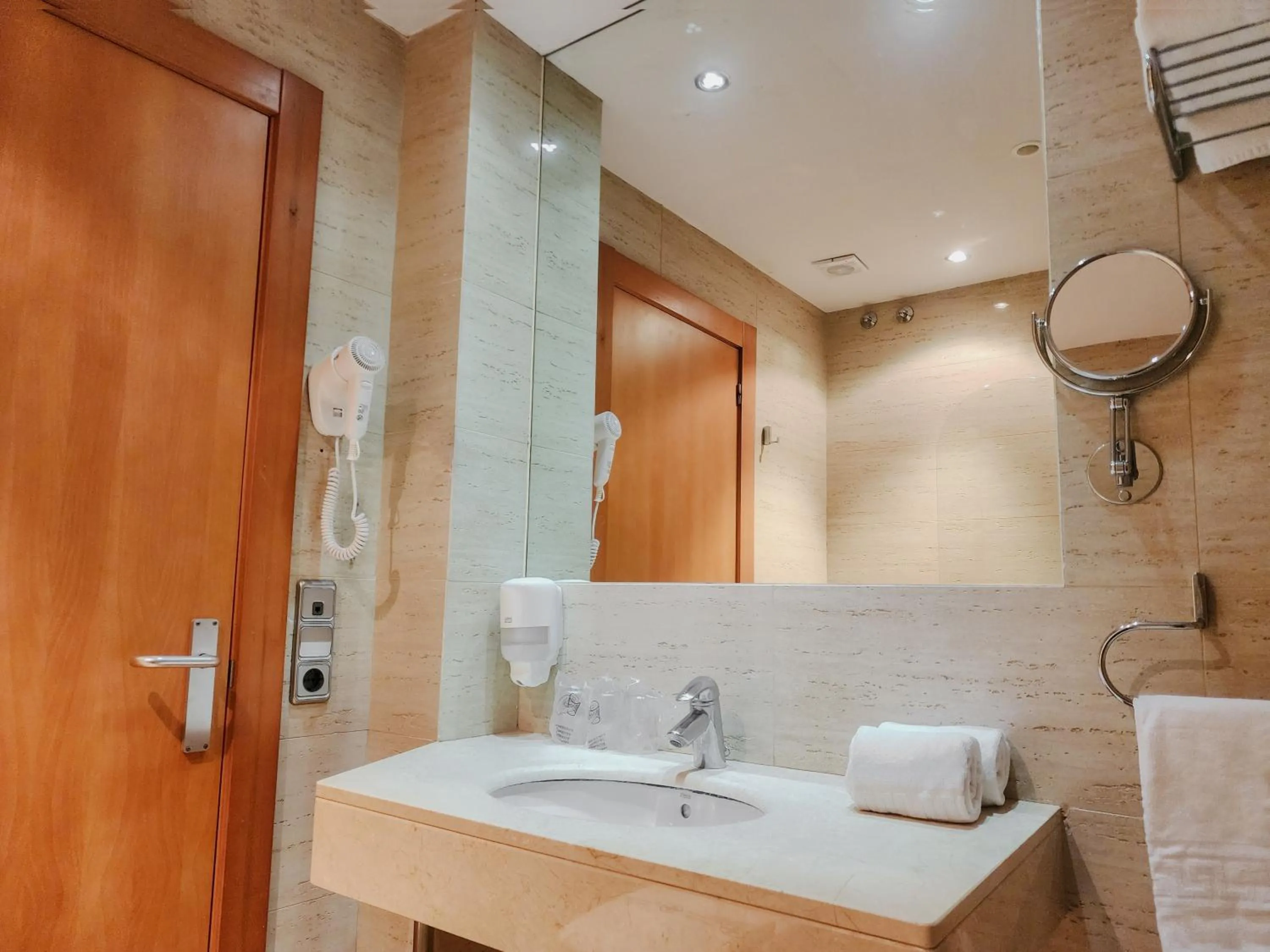 Bathroom in Hotel Faranda Marsol Candas, Ascend Hotel Collection