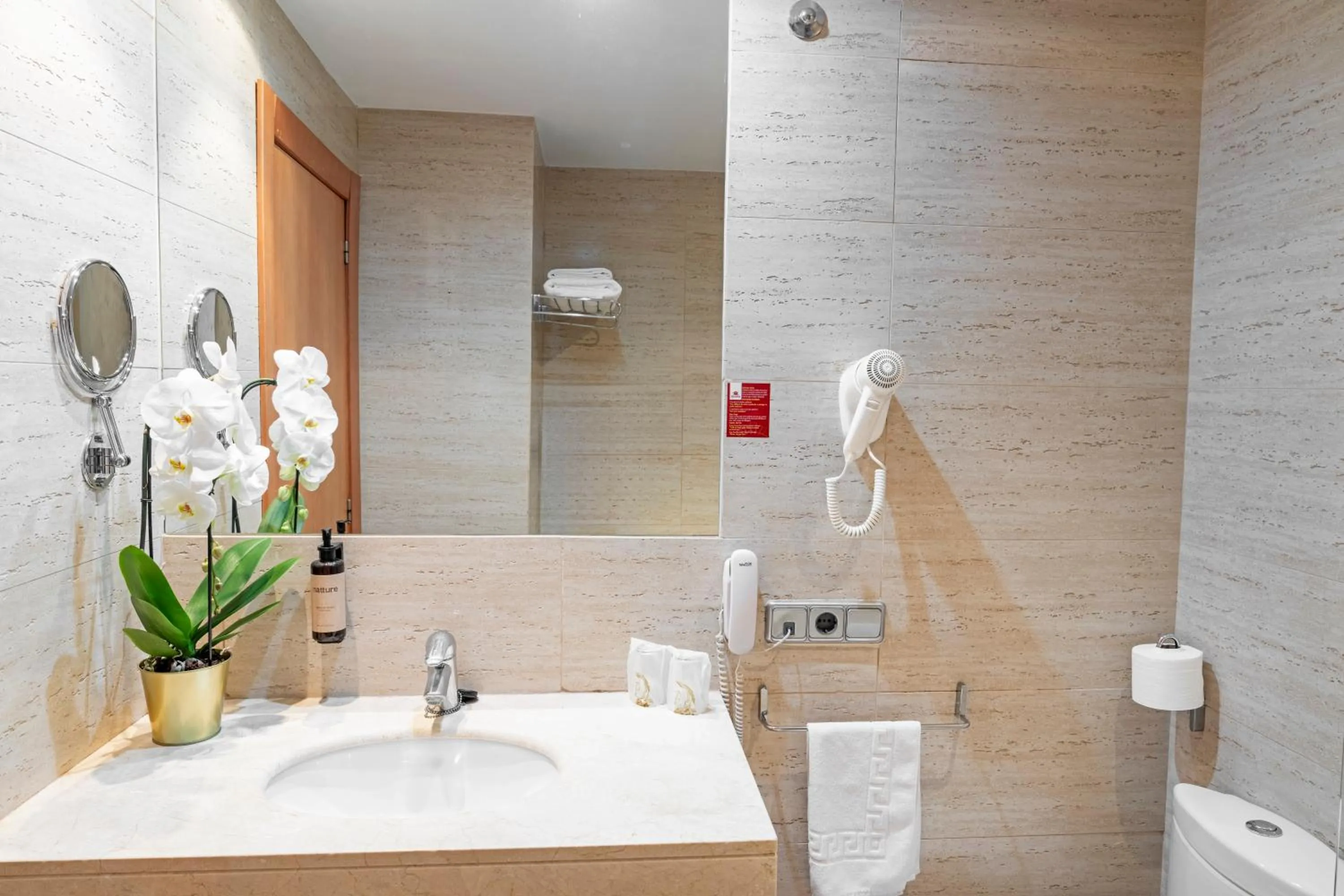 Bathroom in Hotel Faranda Marsol Candas, Ascend Hotel Collection