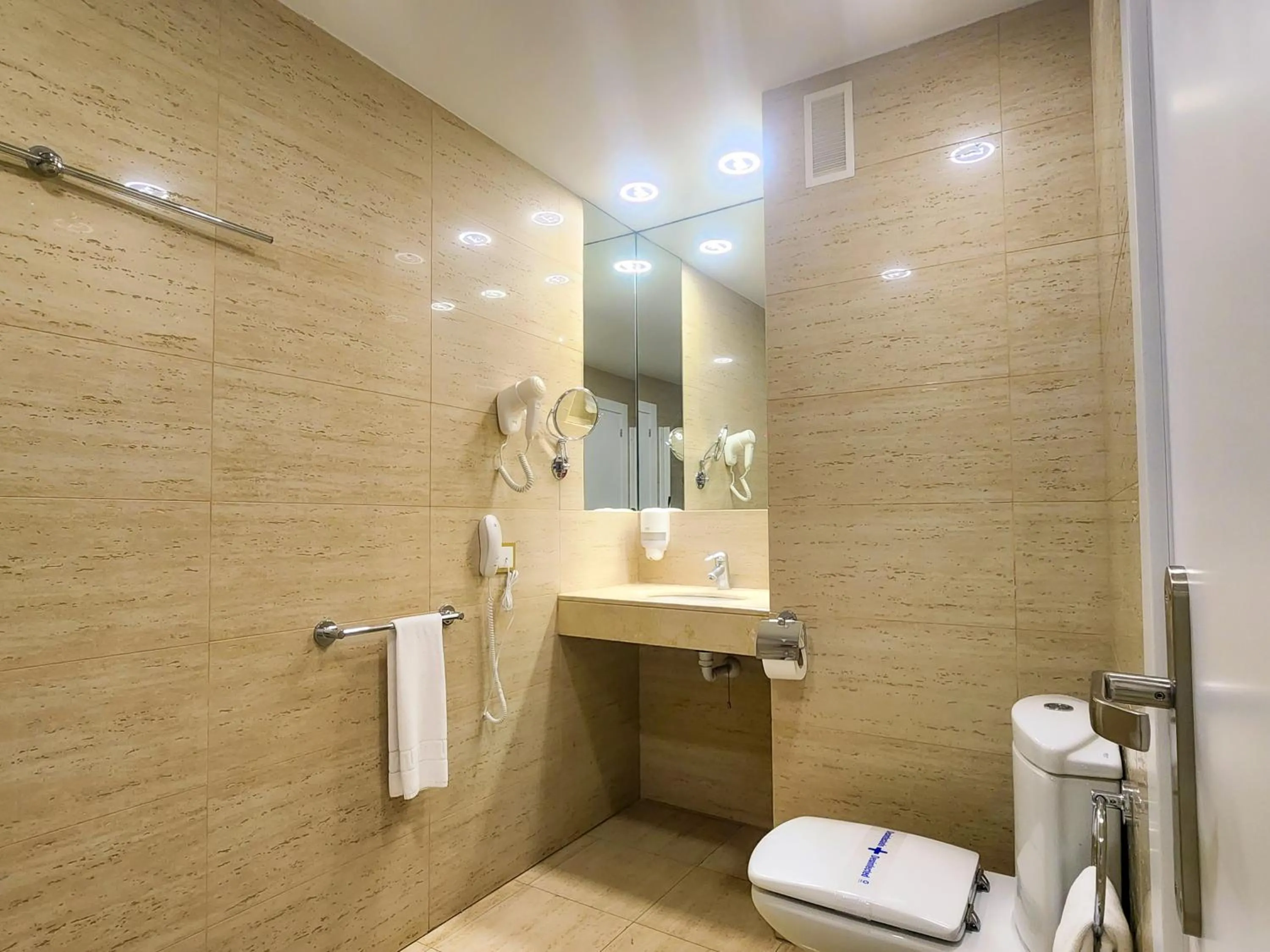 Shower in Hotel Faranda Marsol Candas, Ascend Hotel Collection