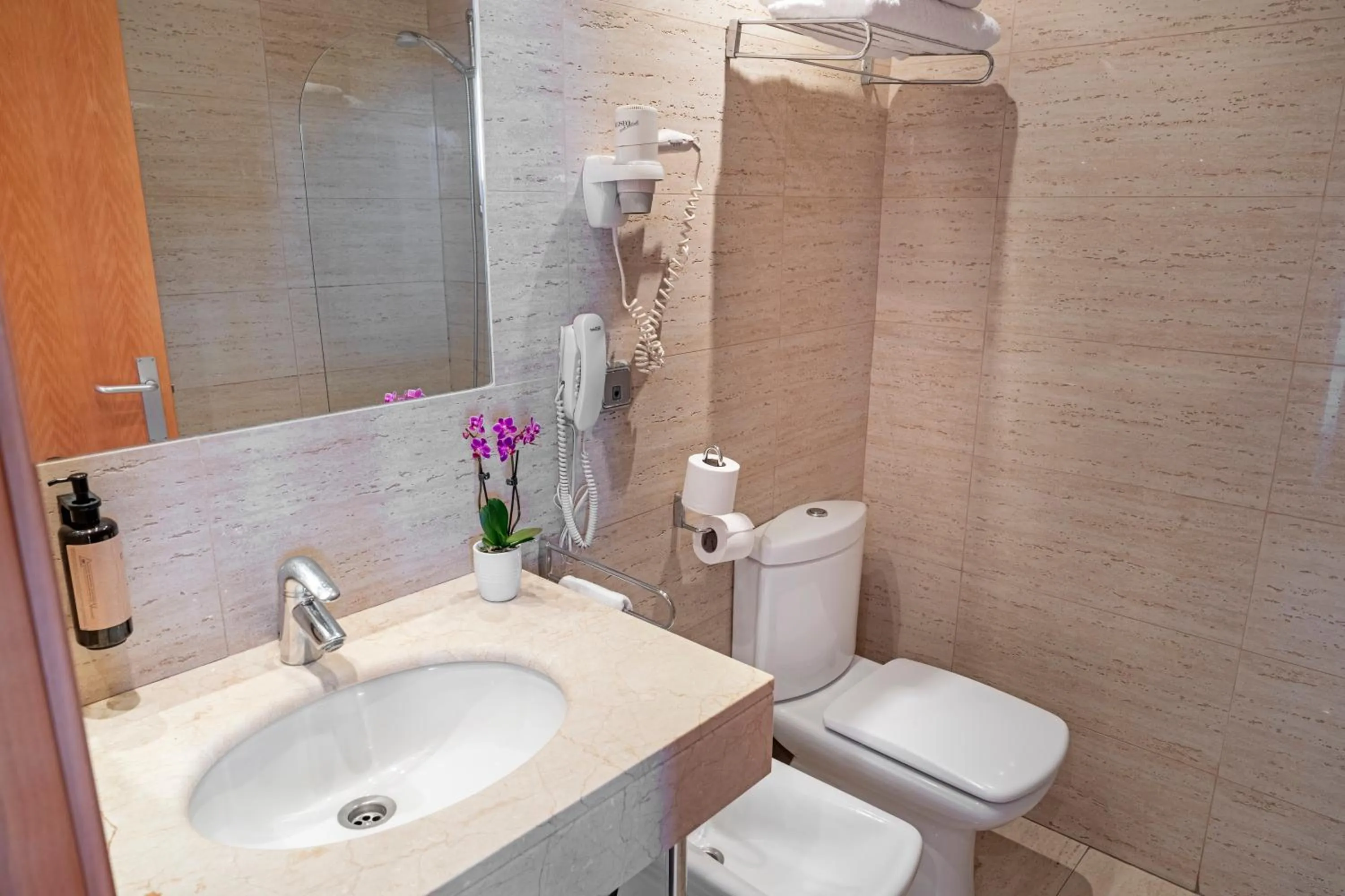 Bathroom in Hotel Faranda Marsol Candas, Ascend Hotel Collection