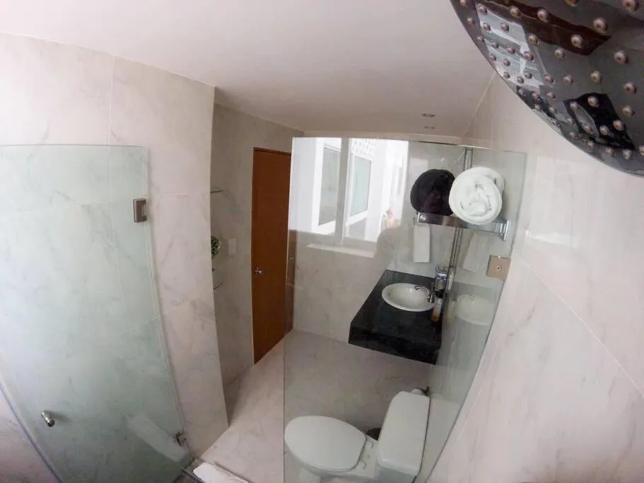 Shower in Estudio 4 sobre playa, alberca, gimnasio, jacuzzi