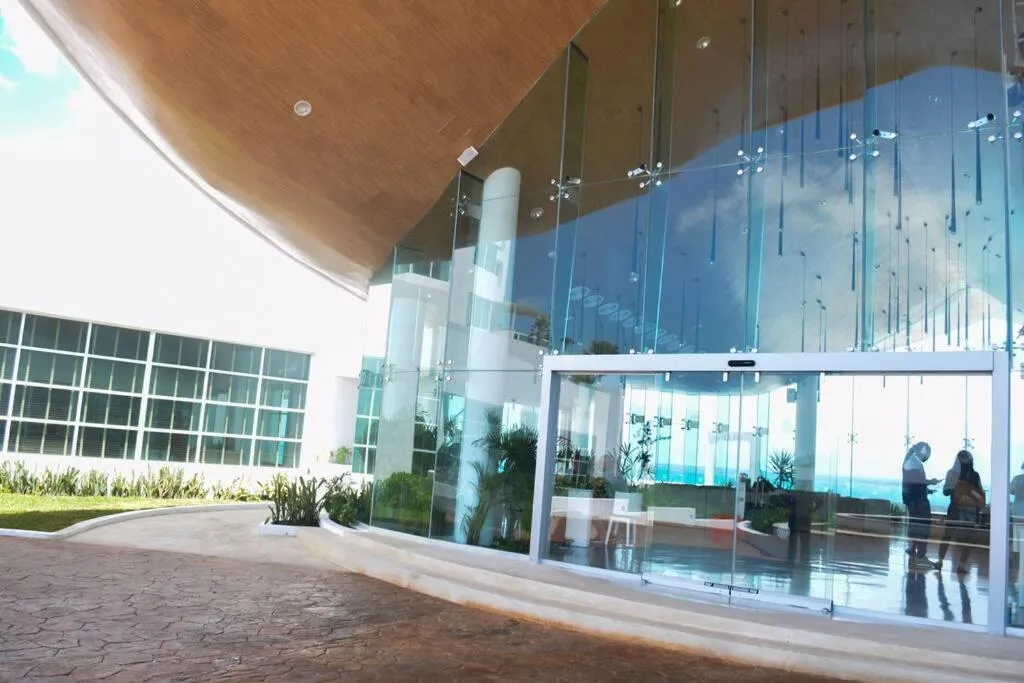 Property building in Estudio 4 sobre playa, alberca, gimnasio, jacuzzi