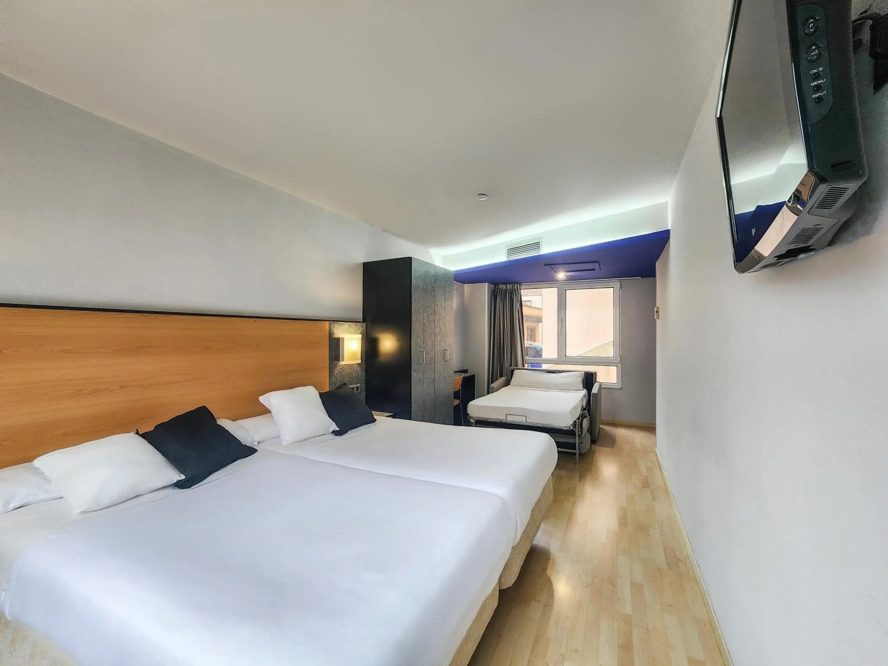 TV and multimedia, Bed in Hotel Faranda Pathos Gijón, Ascend Hotel Collection