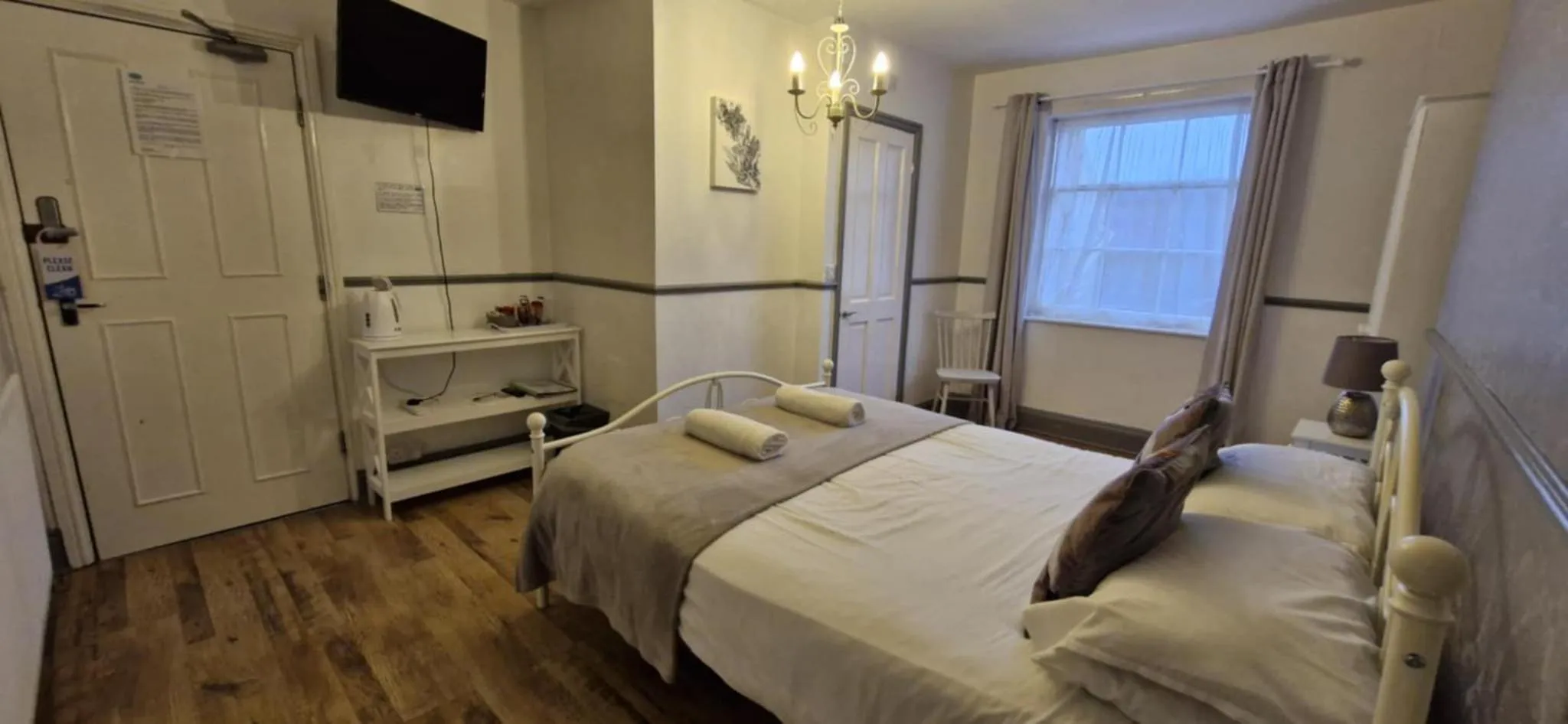 Bedroom, Bed in LilyRose Hotel