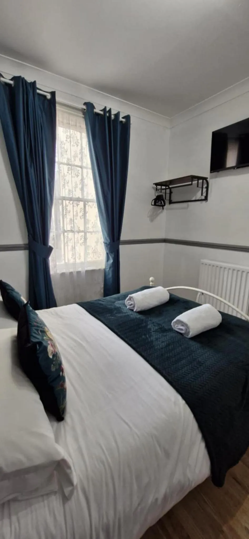 Bedroom, Bed in LilyRose Hotel