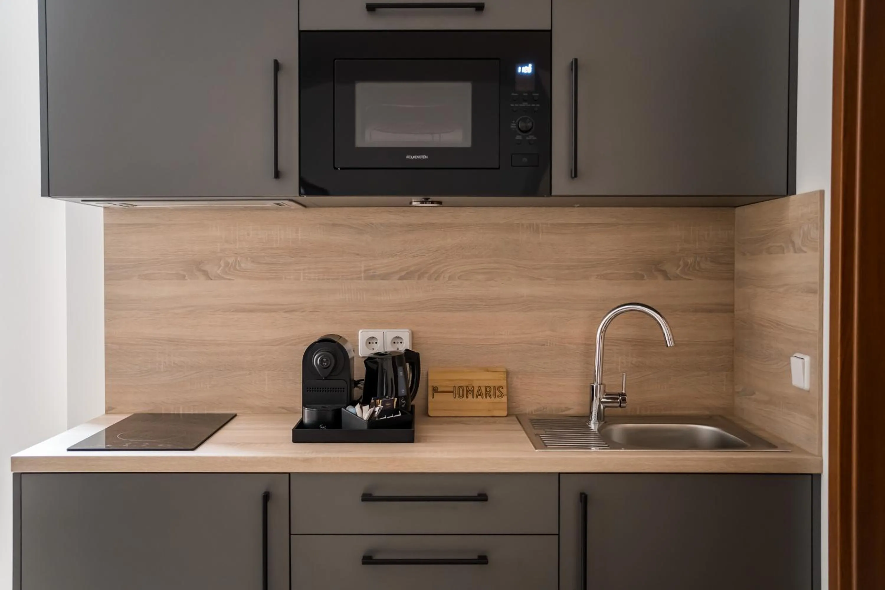 Coffee/tea facilities in Homaris Boxi Studios