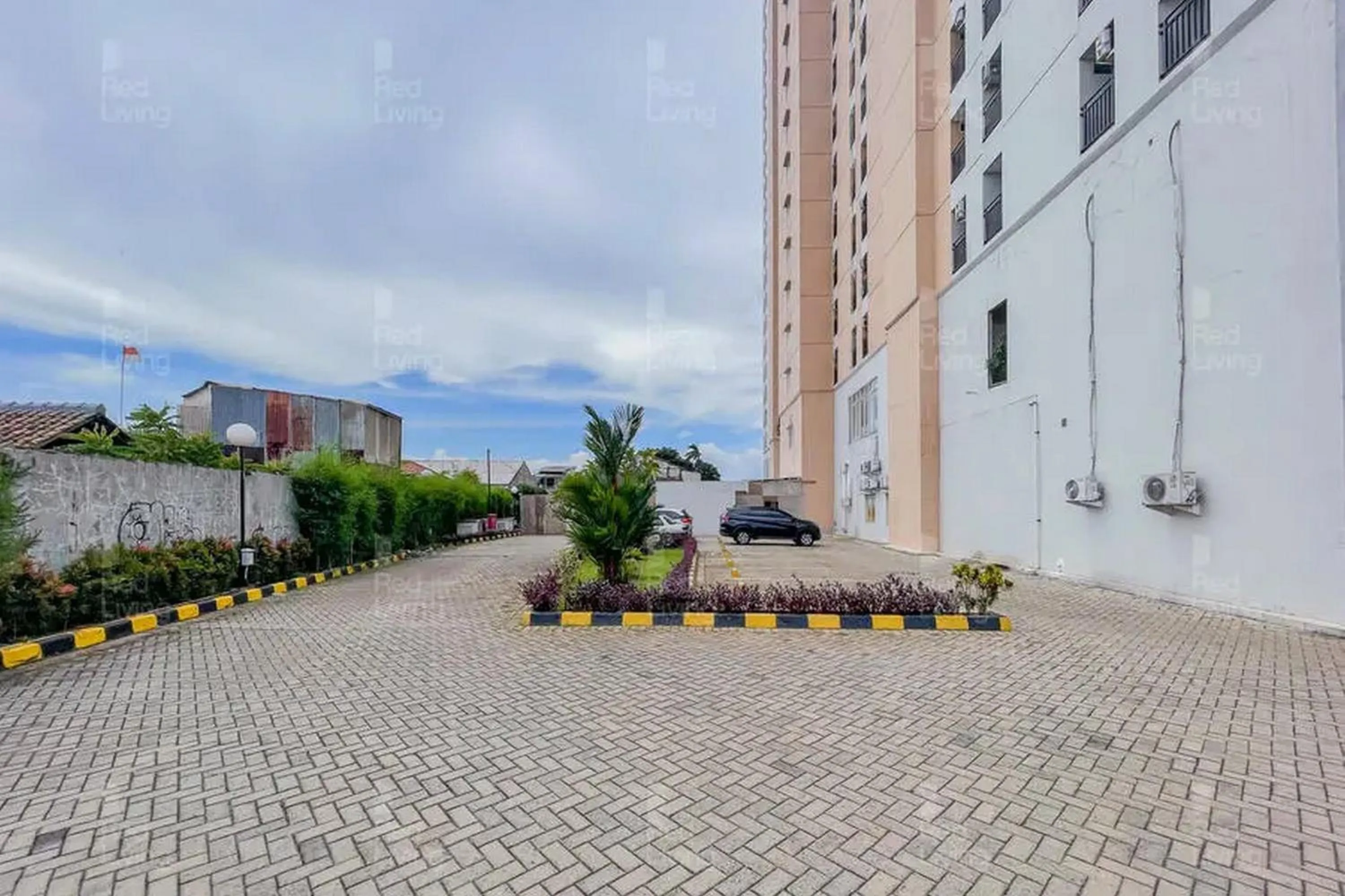 Parking in RedLiving Apartemen Green Lake View Cimanggis - WIN Property