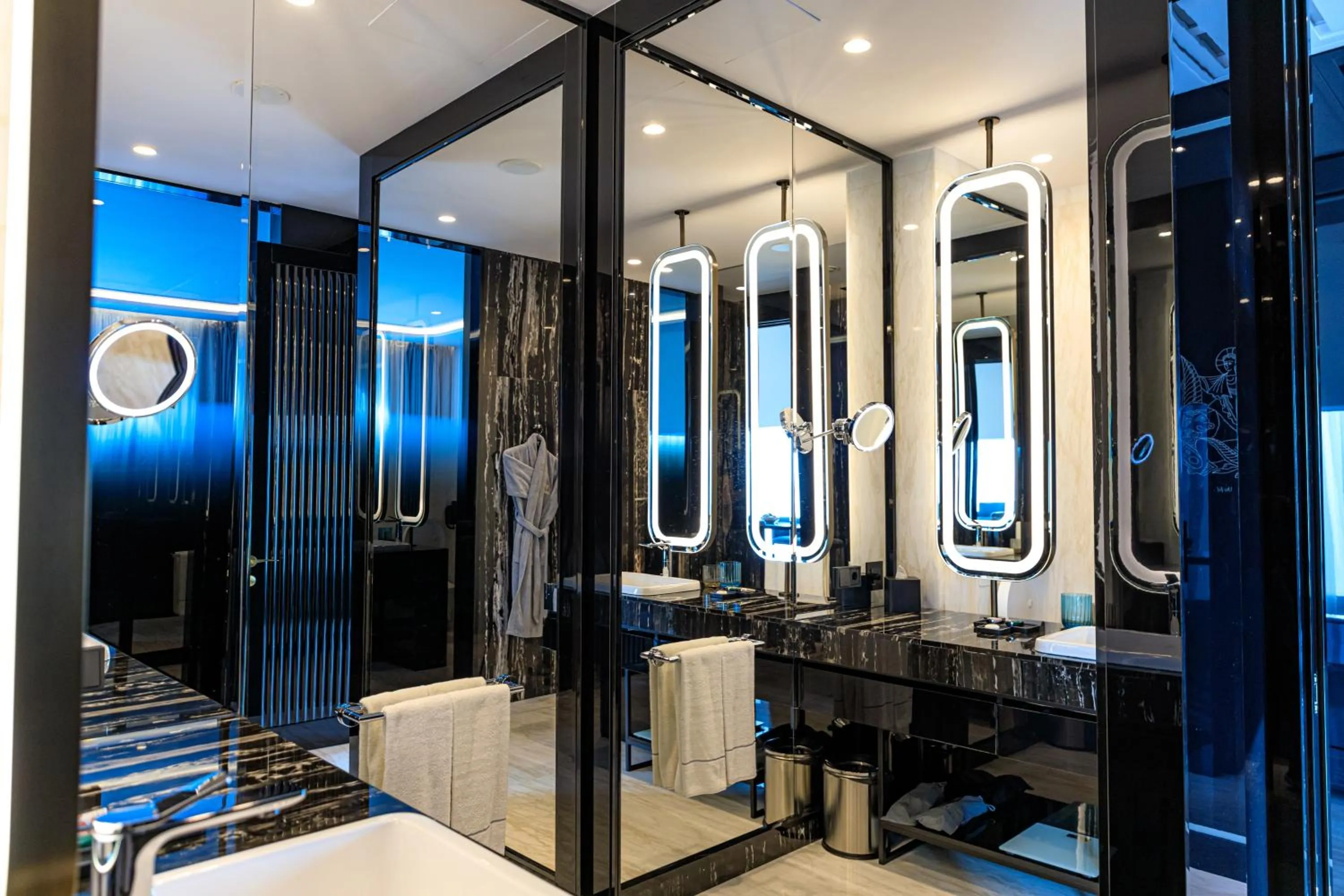 Shower in Seven Visions Resort and Places, the Dvin