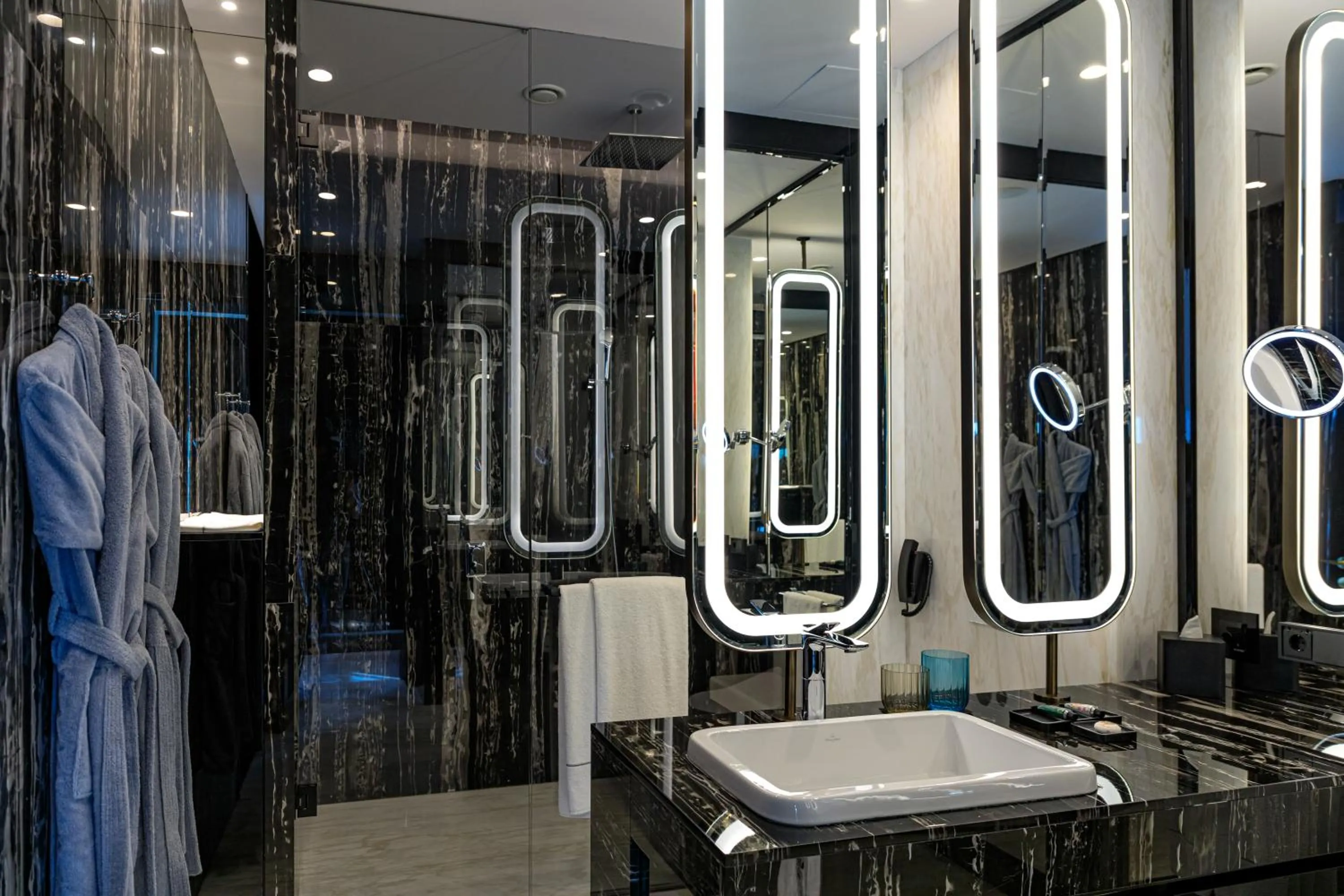 Shower in Seven Visions Resort and Places, the Dvin