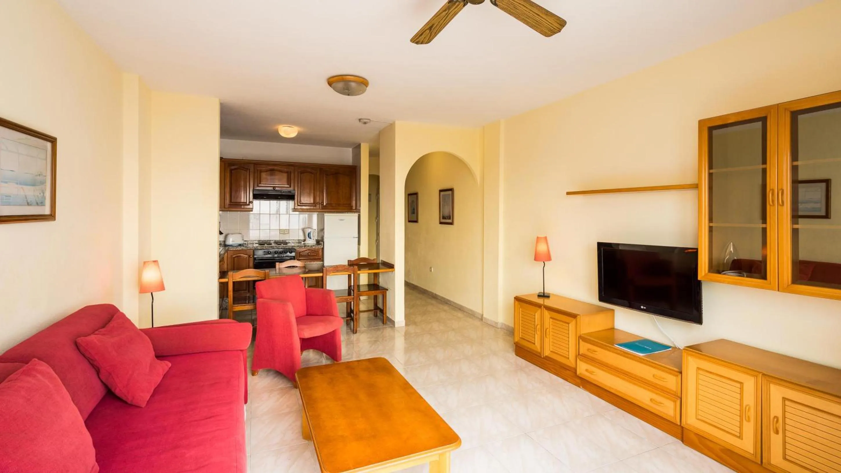 Photo of the whole room in BLUESEA Apartamentos Callao Garden