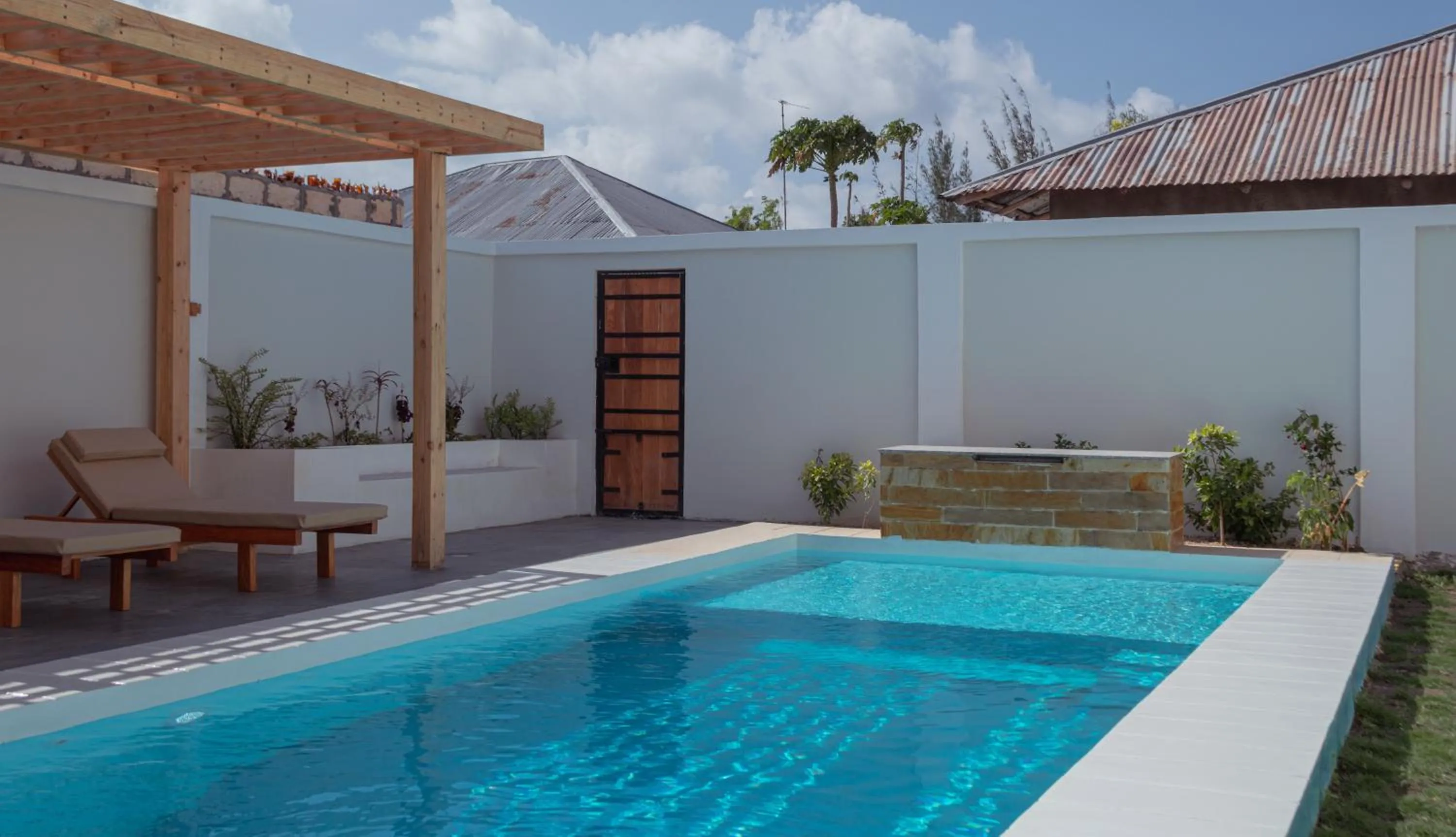 Swimming pool in Nebo Apartments Paje