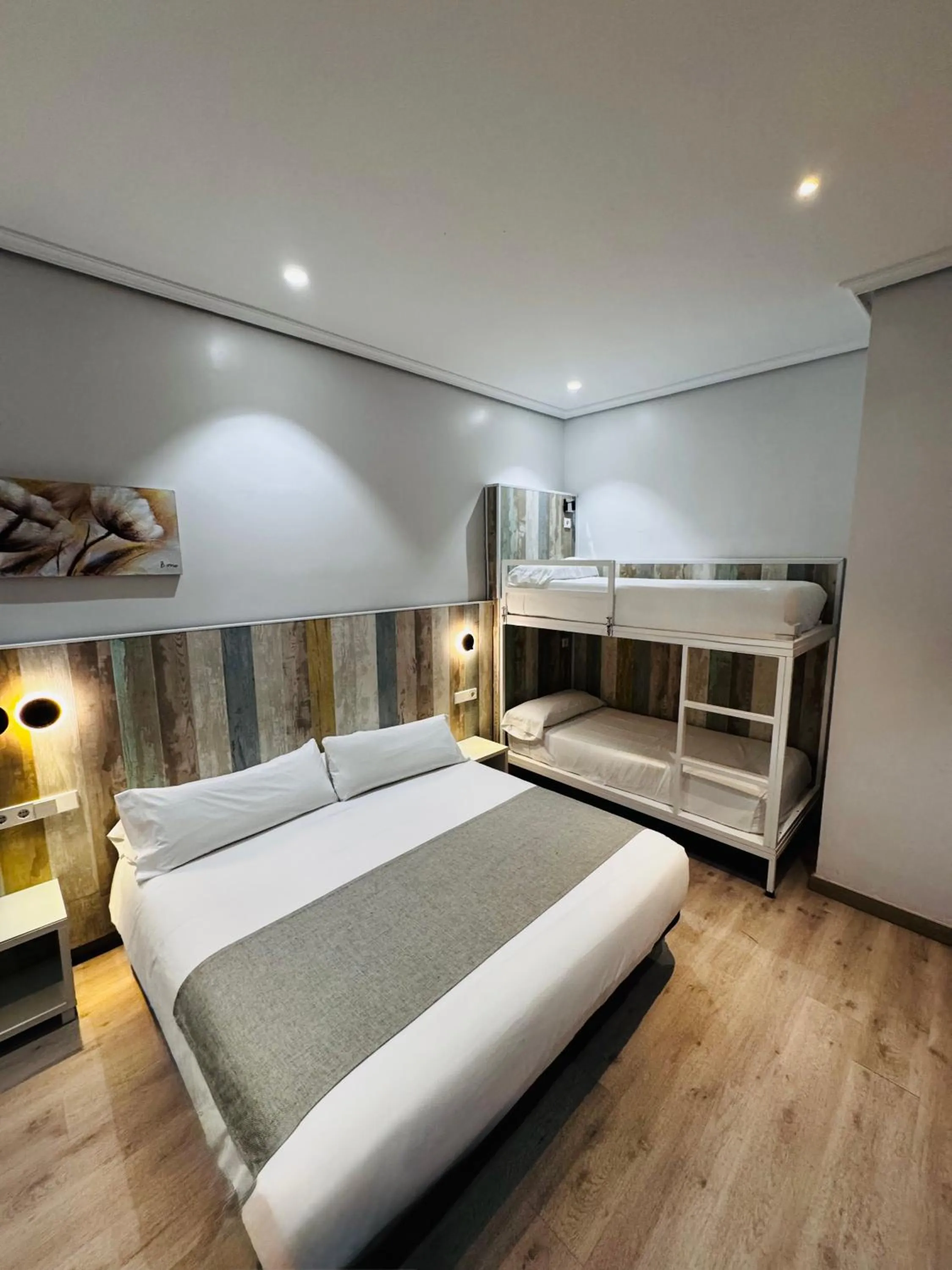 Photo of the whole room, Bed in Hostal Cervelo