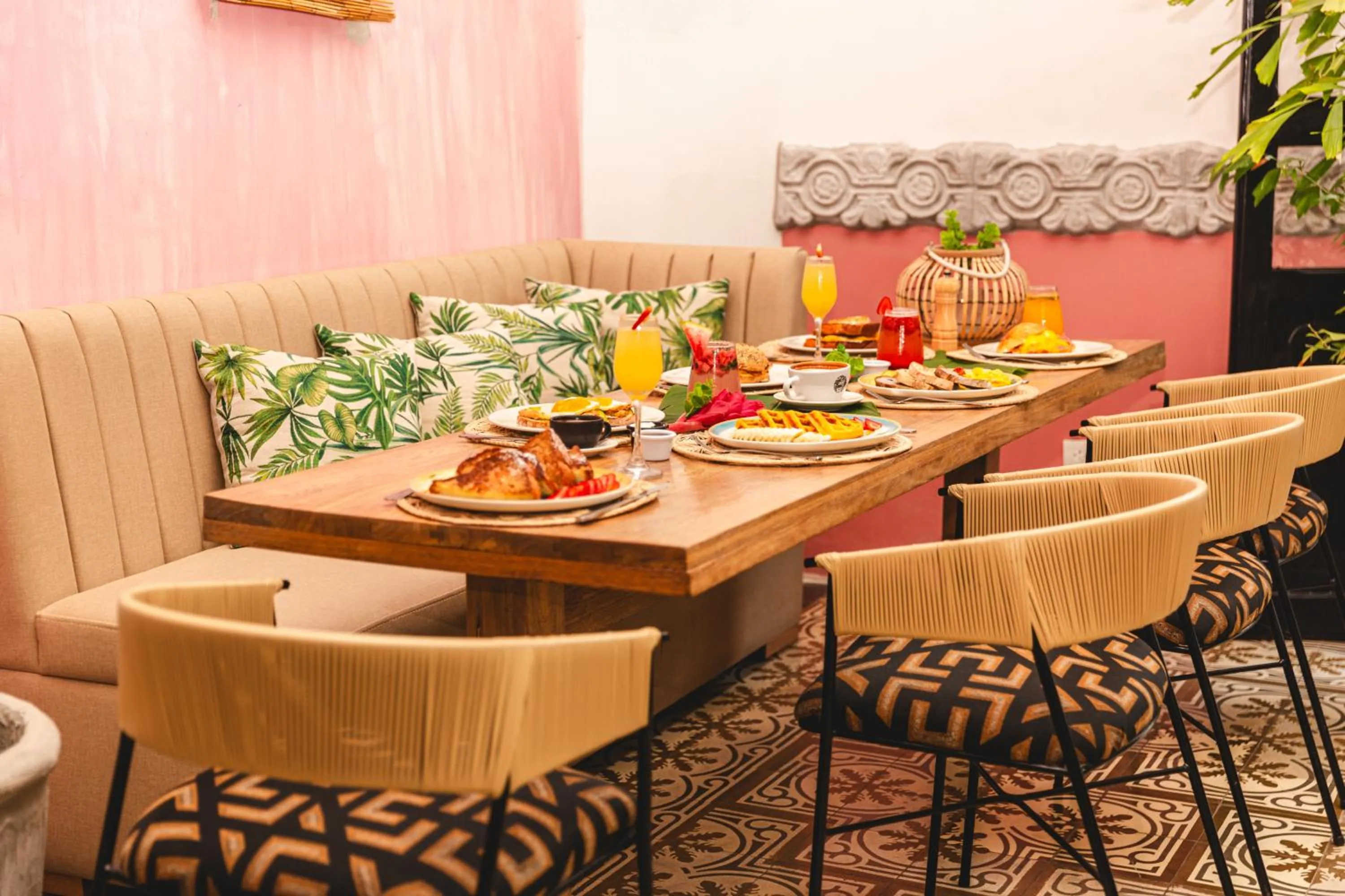 Restaurant/places to eat in Al Alma Apart-Suites