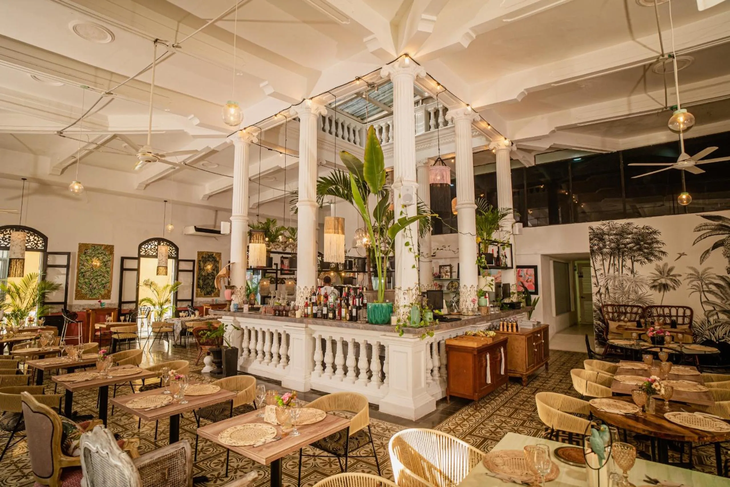 Restaurant/places to eat in Al Alma Apart-Suites