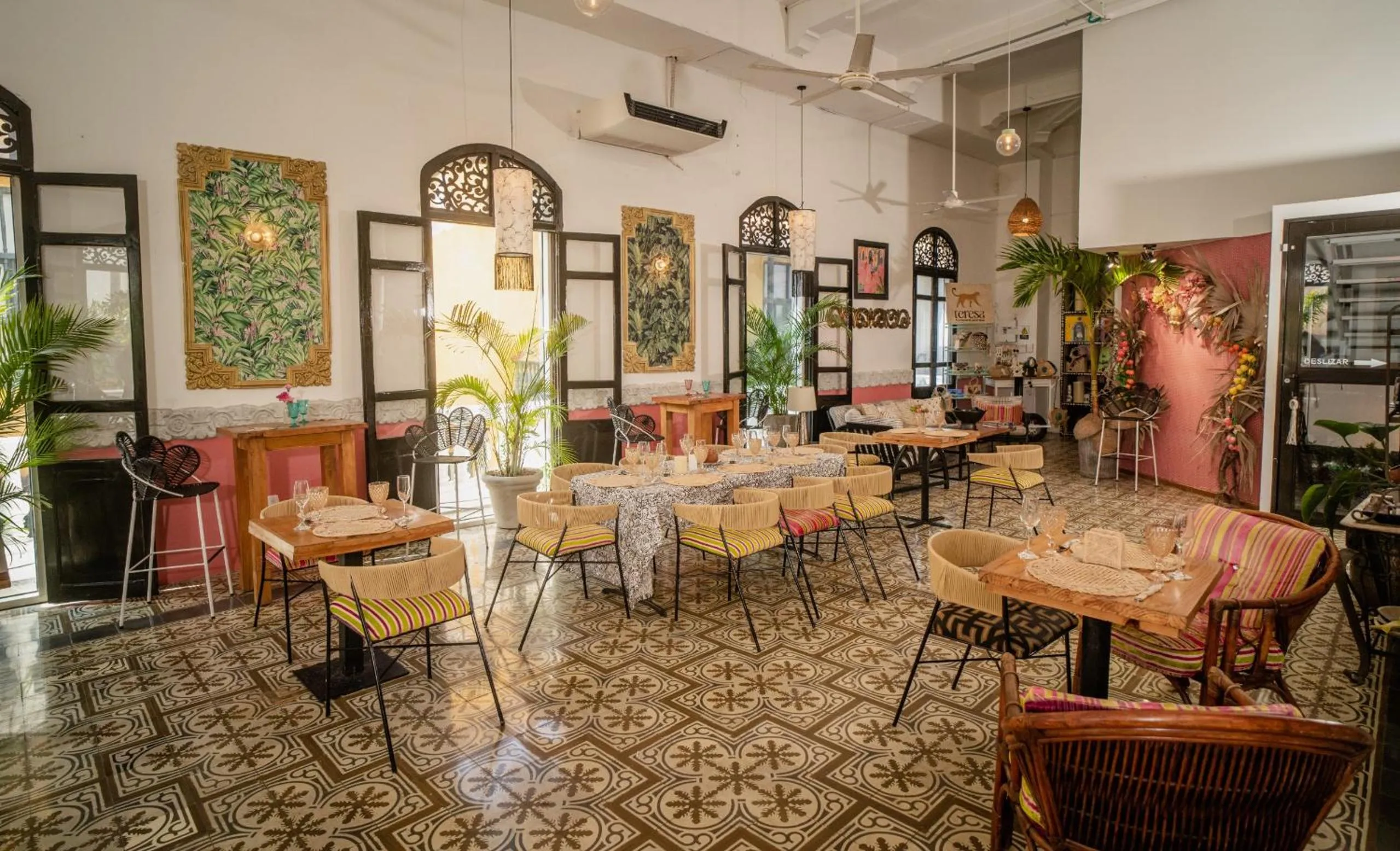 Restaurant/places to eat in Al Alma Apart-Suites