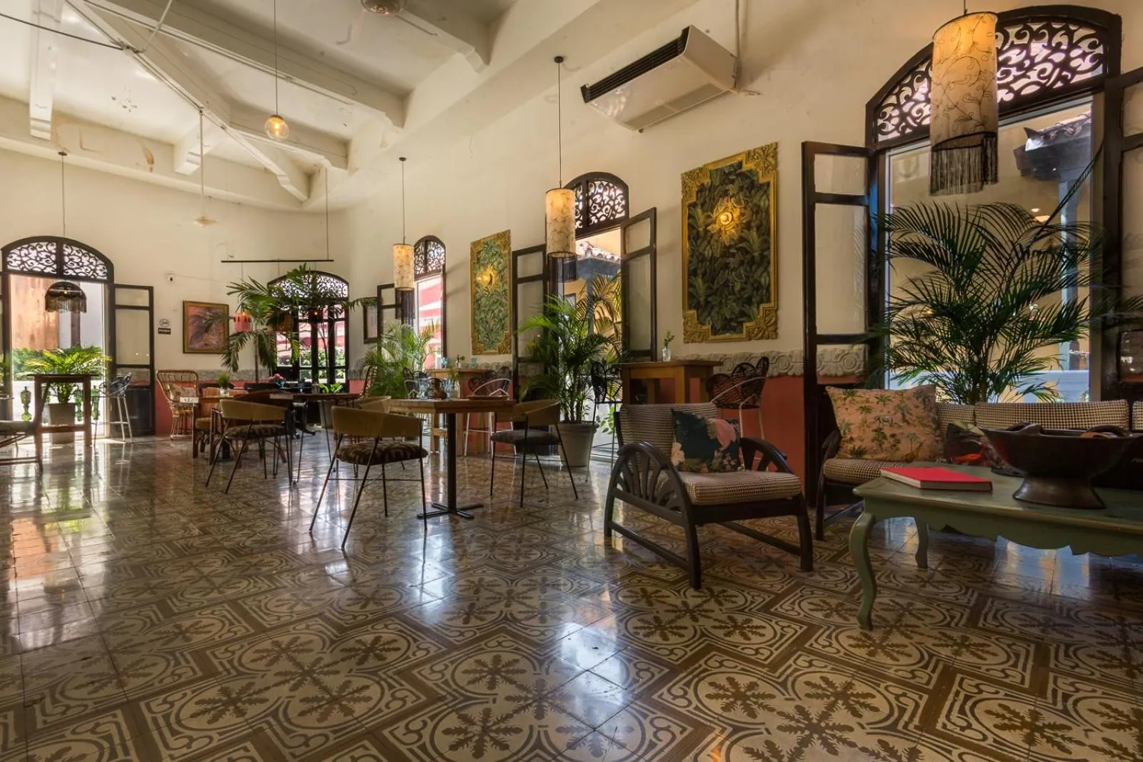 Restaurant/places to eat in Al Alma Apart-Suites