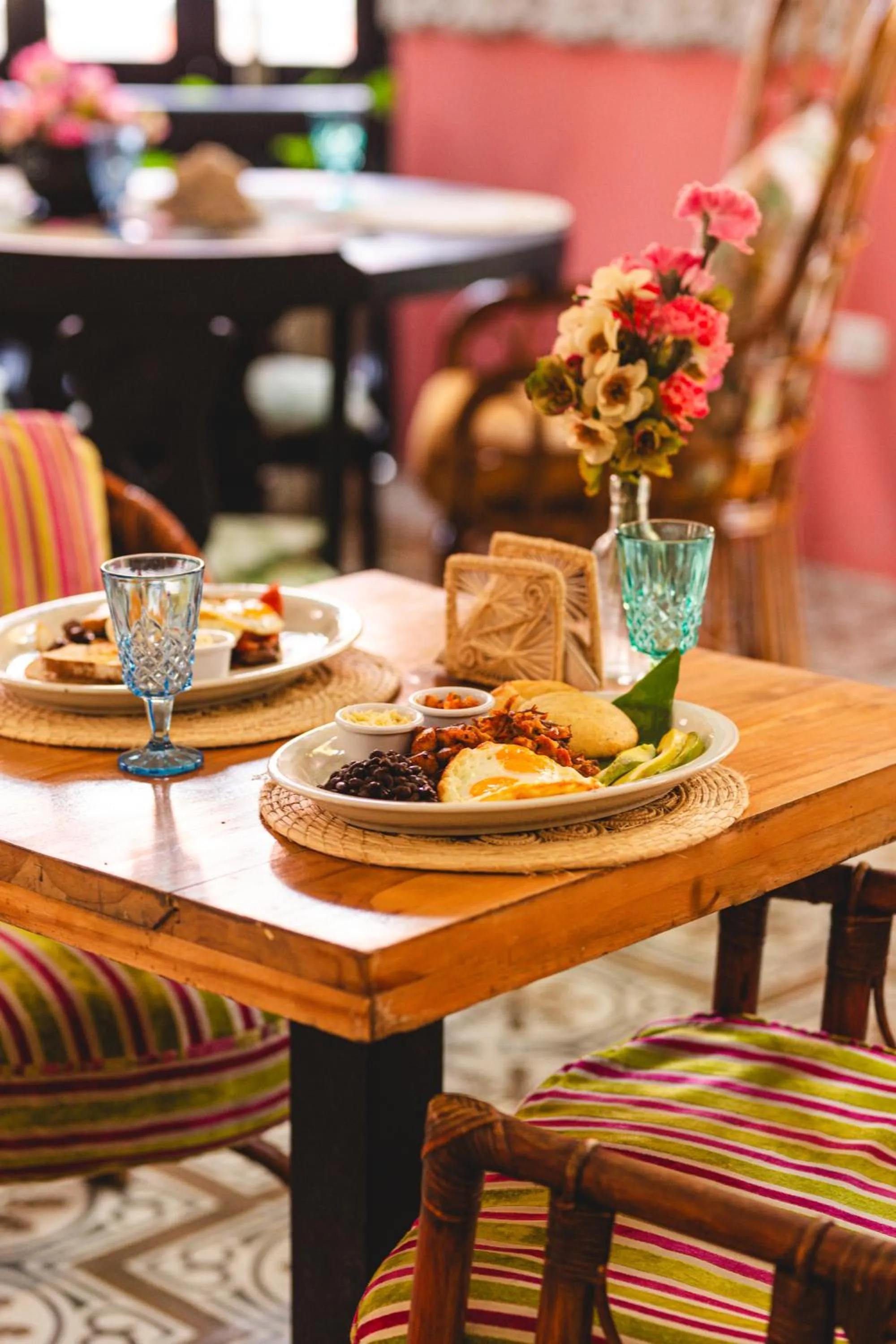 Restaurant/places to eat in Al Alma Apart-Suites