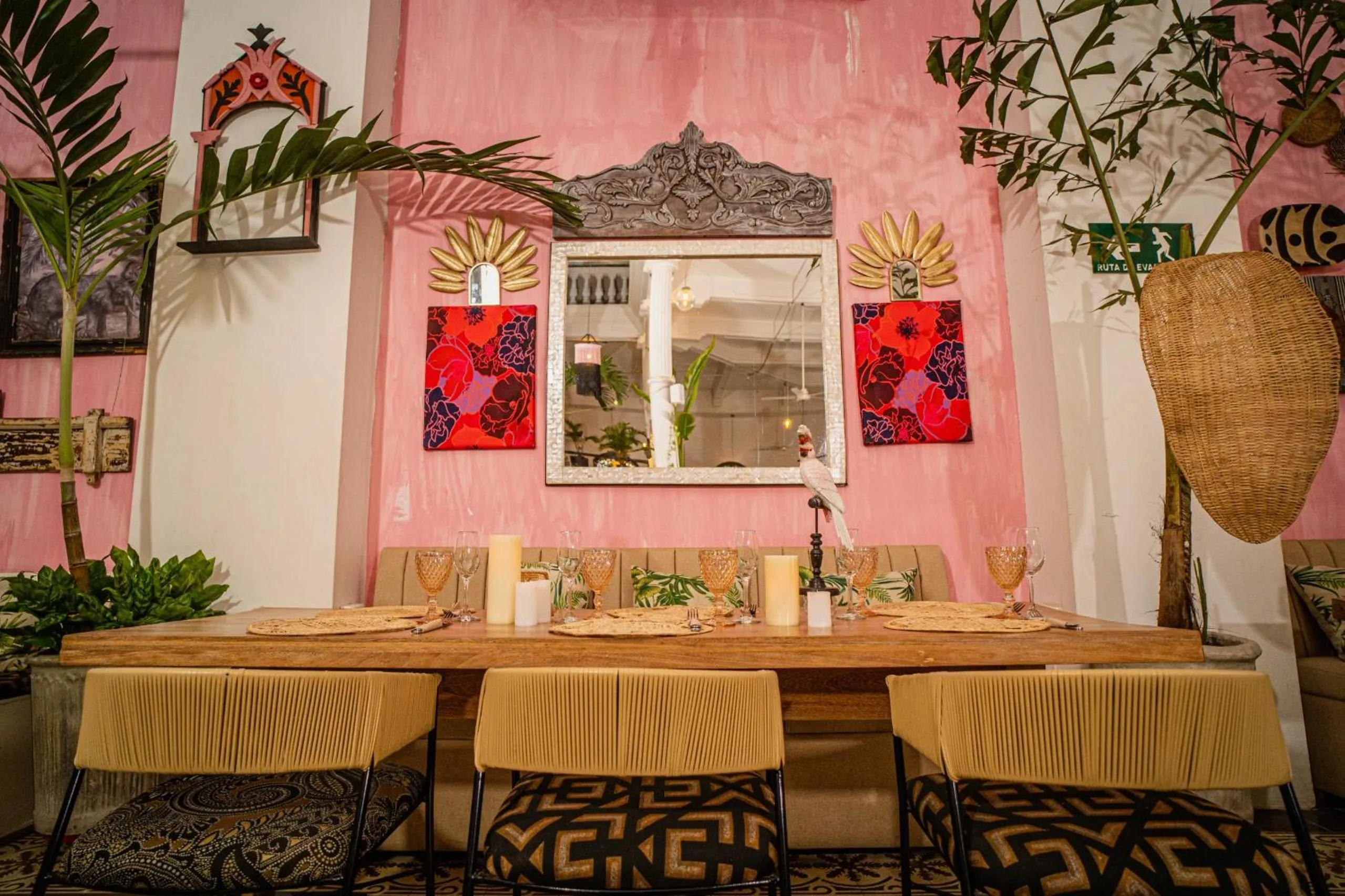 Restaurant/places to eat in Al Alma Apart-Suites