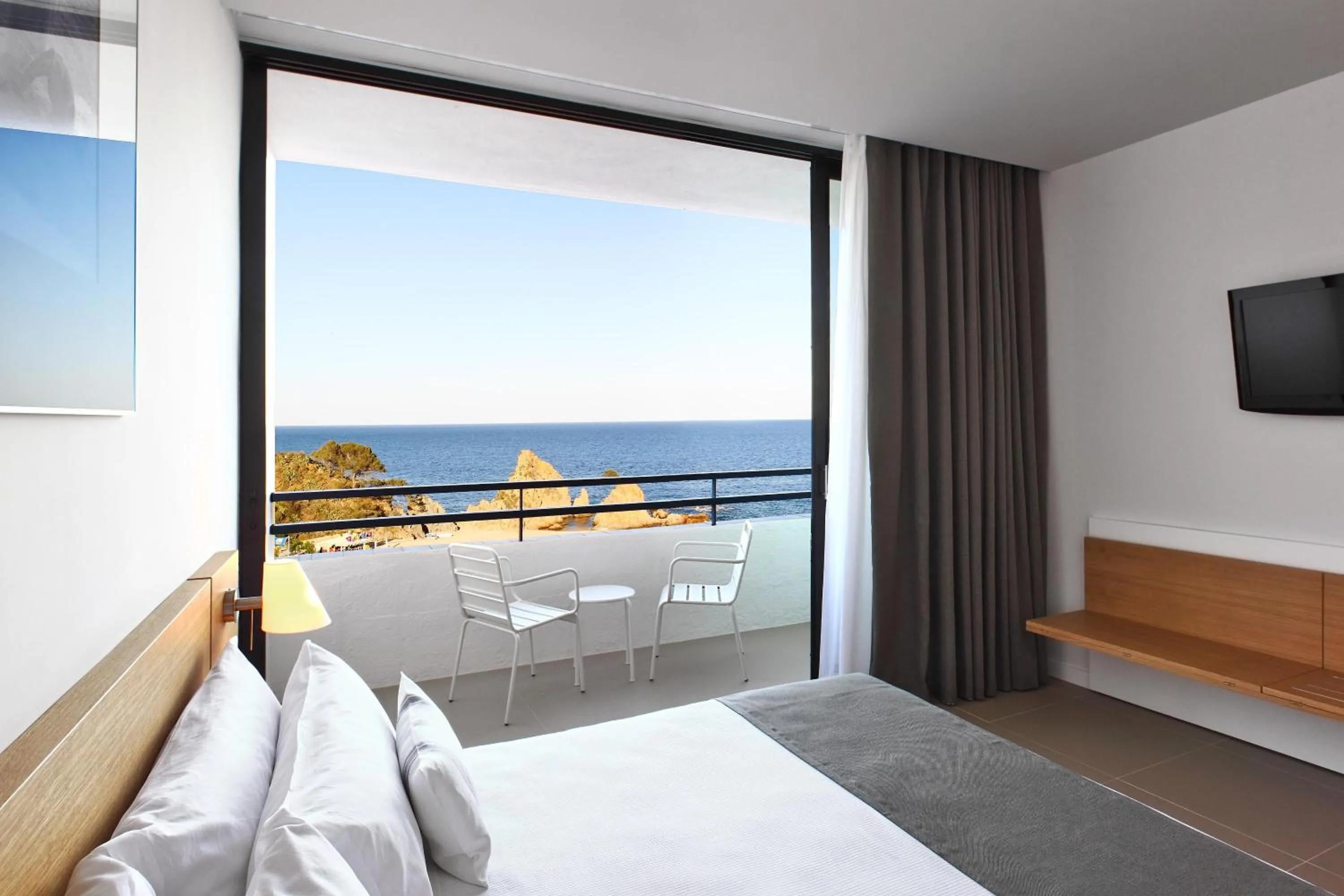 Balcony/Terrace, Bed in Gran Hotel Reymar 4 Sup